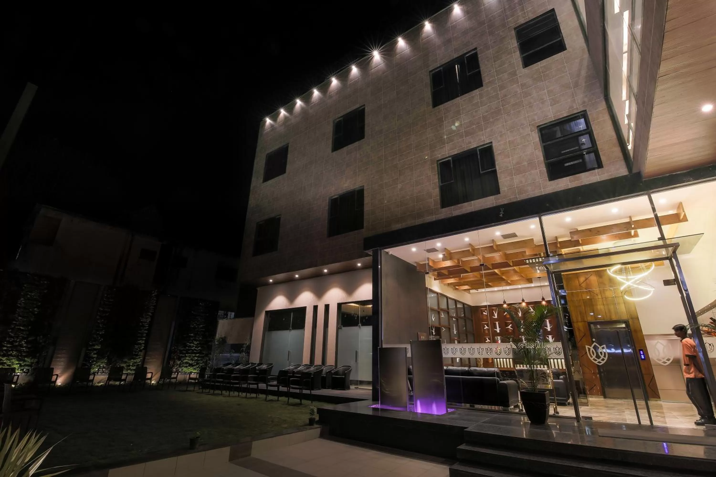 Facade/entrance, Property Building in Hotel Aurus