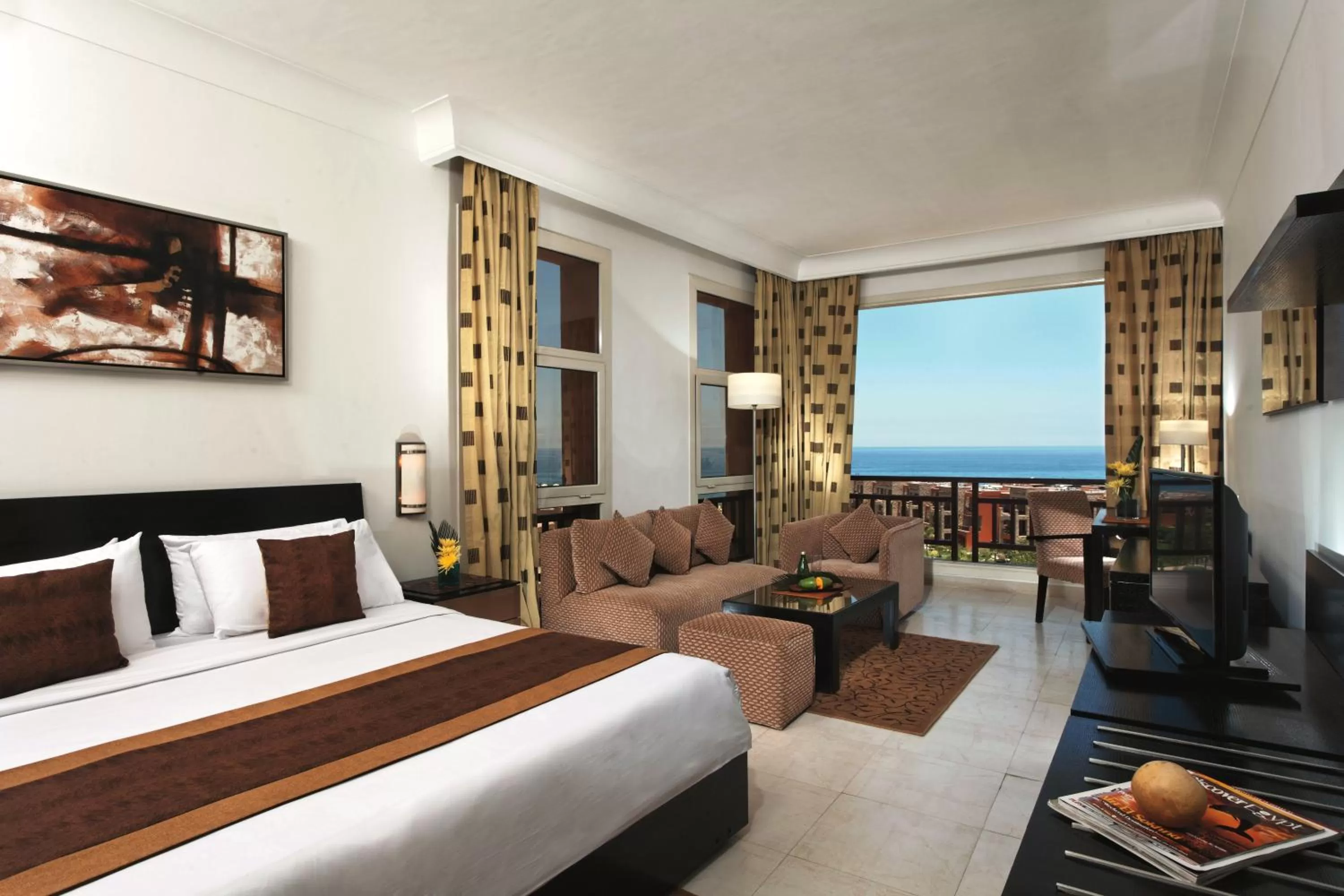 Bed in Mövenpick Resort El Sokhna