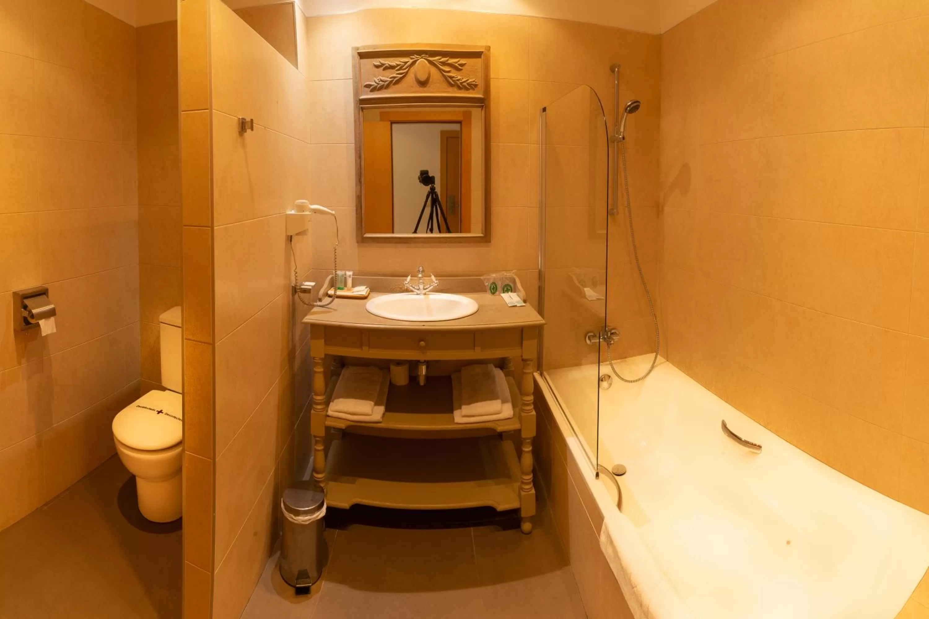 Bathroom in Hotel VillaMarcilla