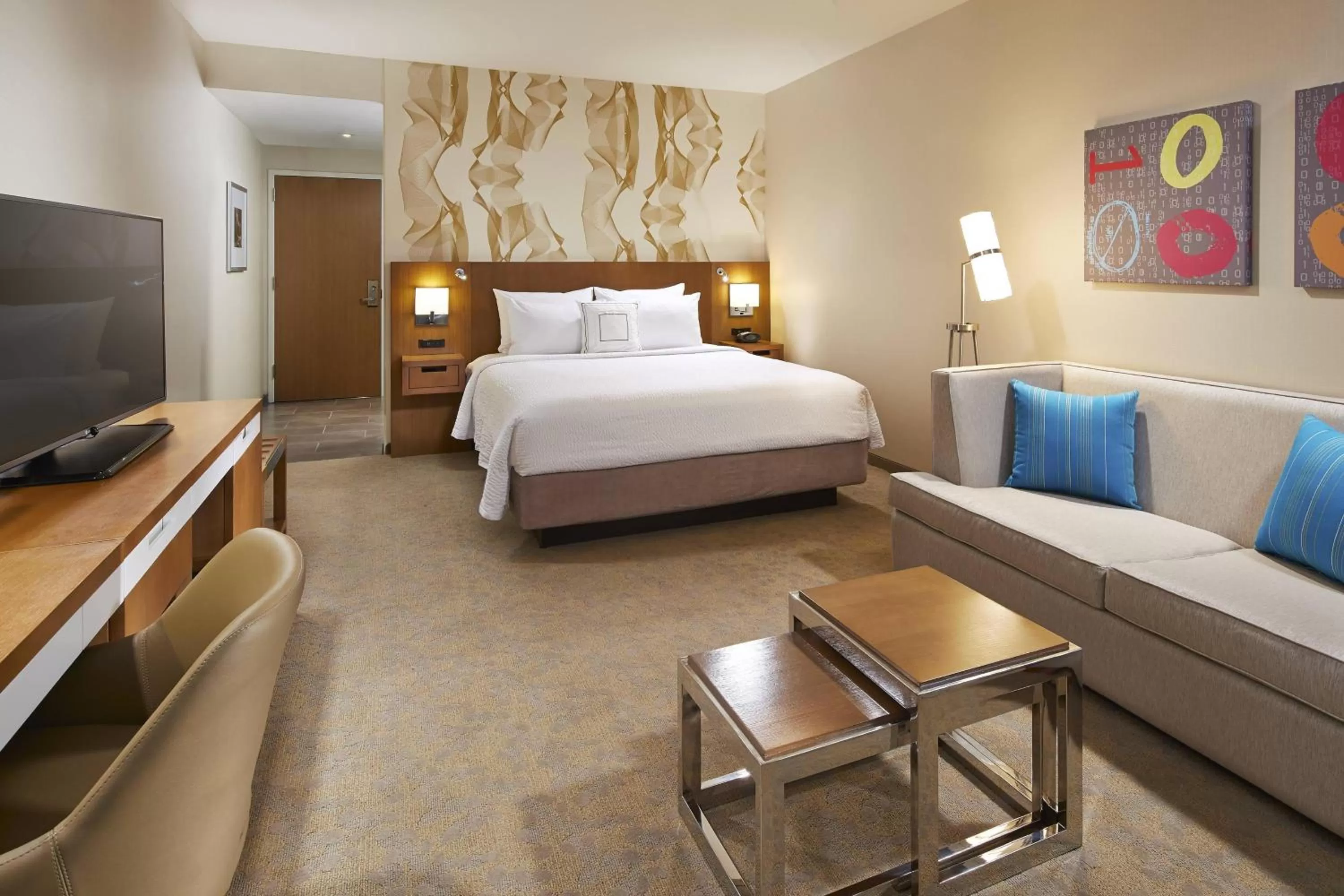 Photo of the whole room, Bed in Courtyard by Marriott Sunnyvale Silicon Valley