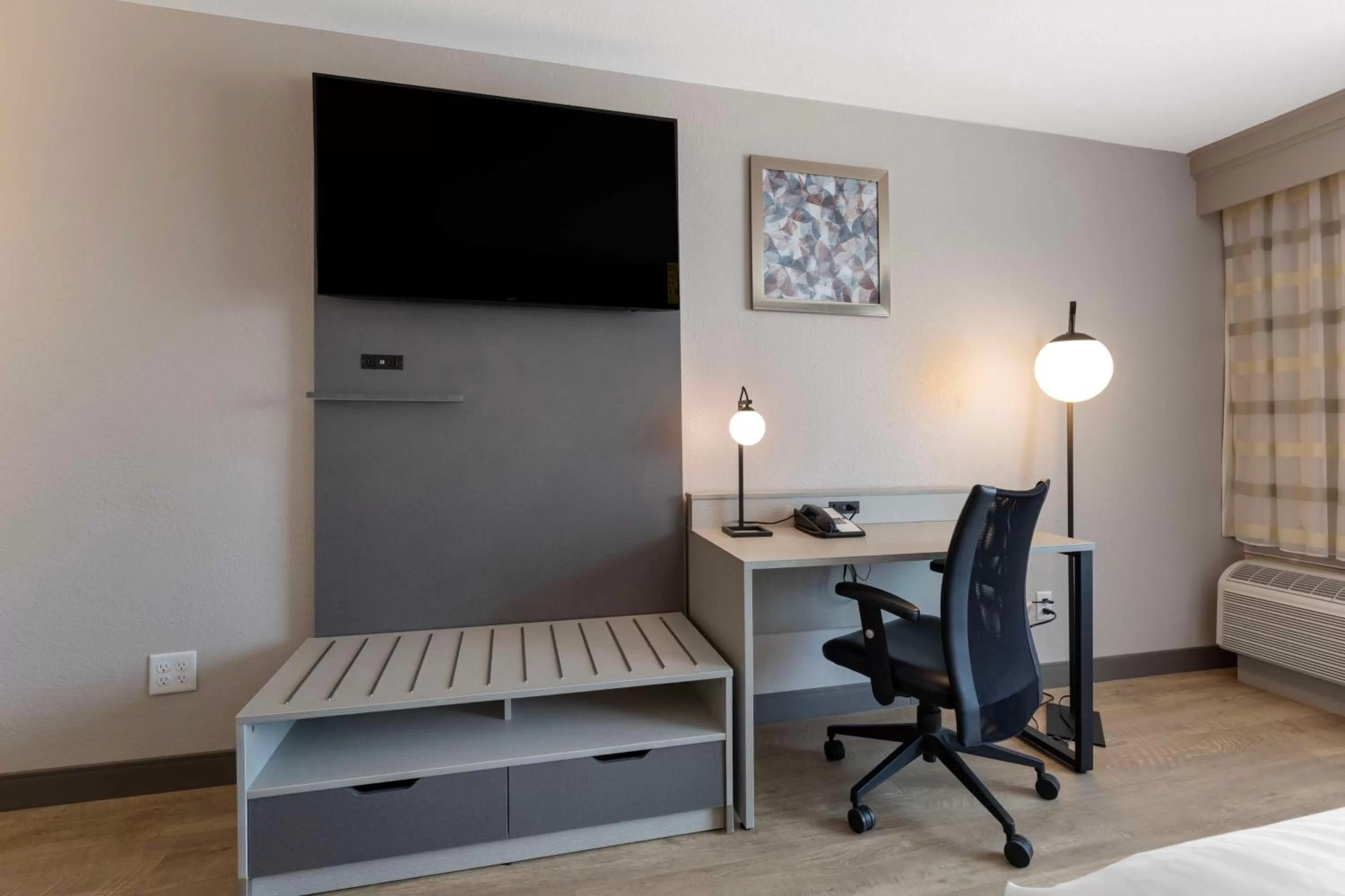 Bedroom in Best Western Plus Fort Worth North