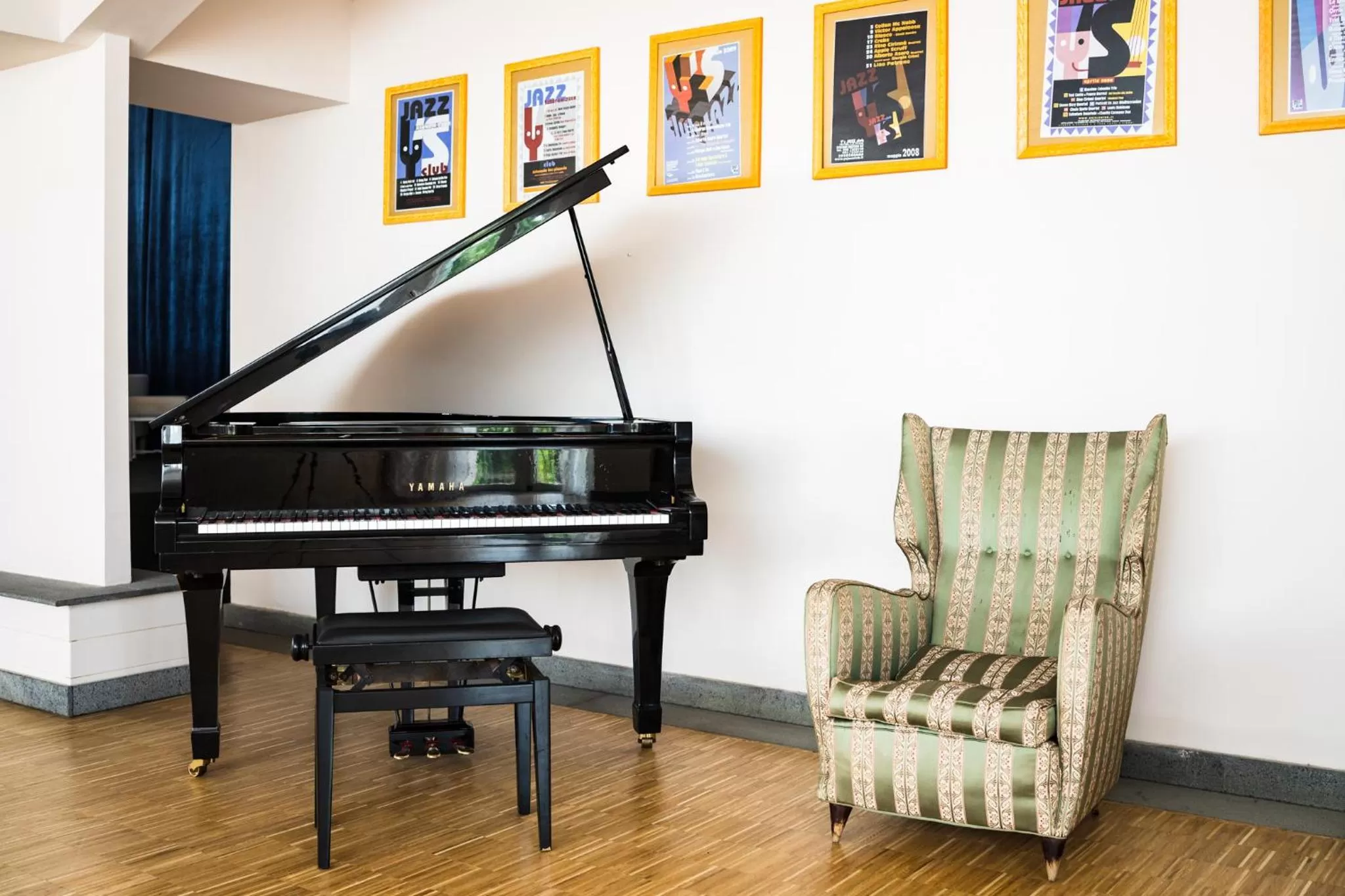 Communal lounge/ TV room in Le Dune Sicily Hotel