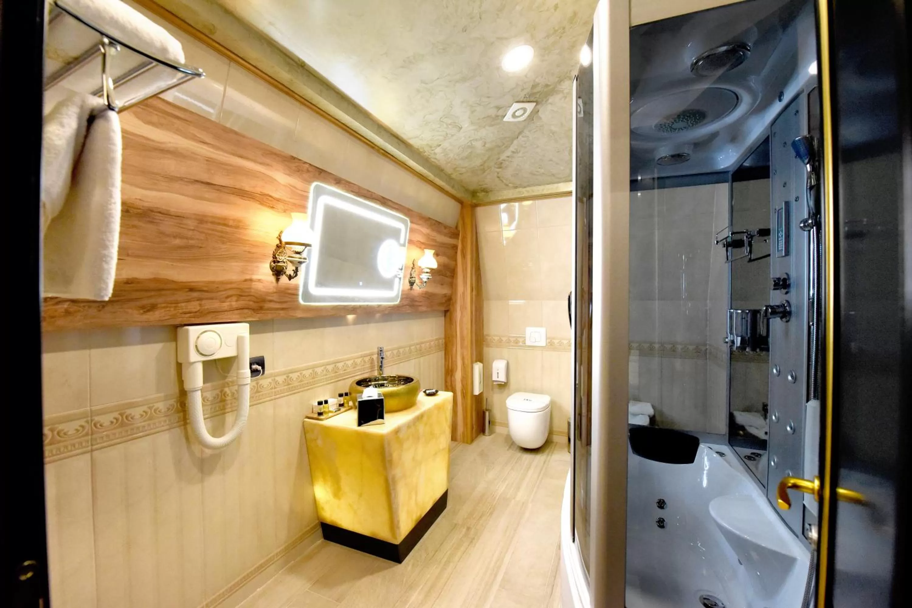 Bathroom in Hotel Hymeti's Palace
