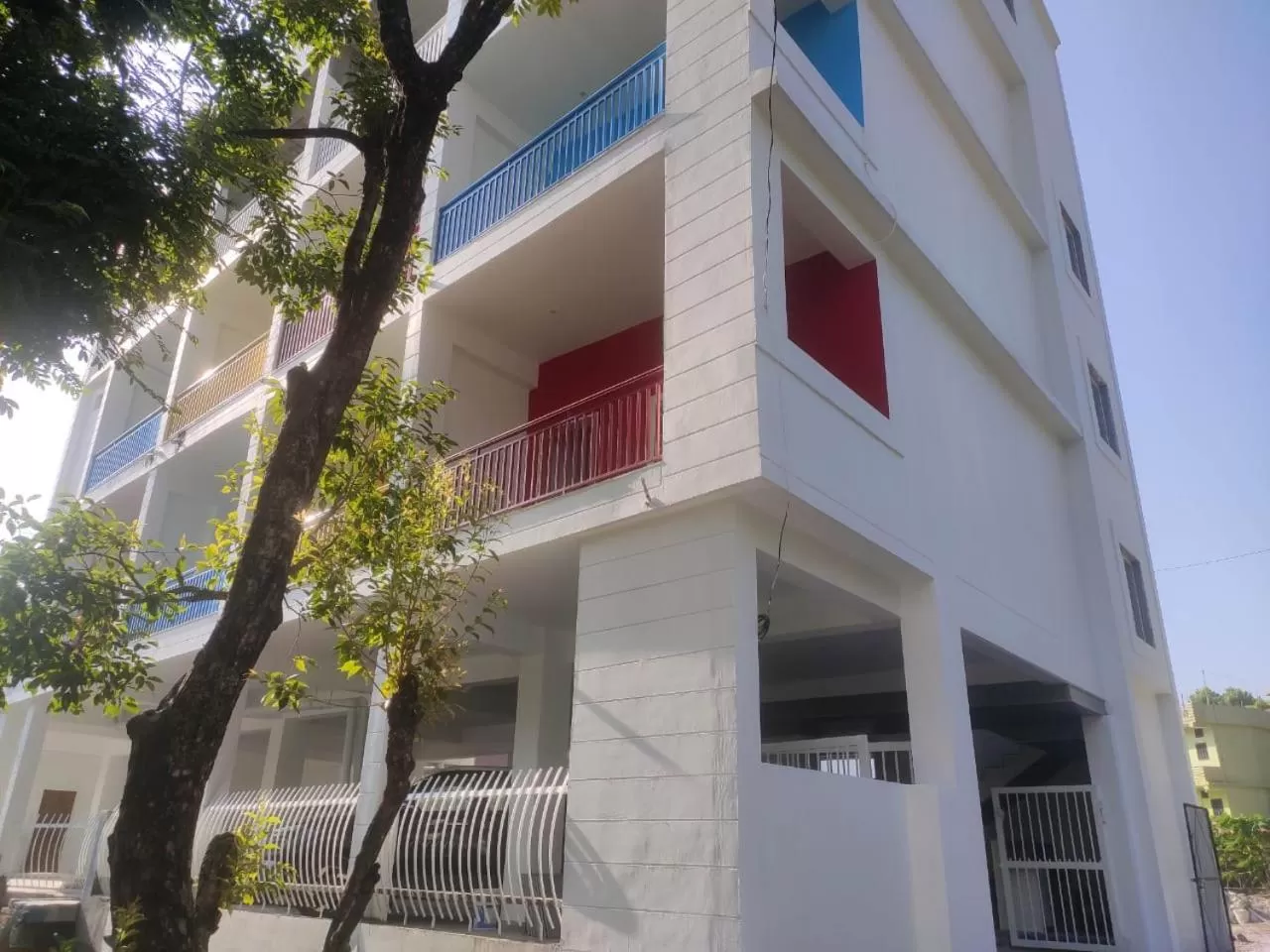 Property building in Hill Hoppers Hotel