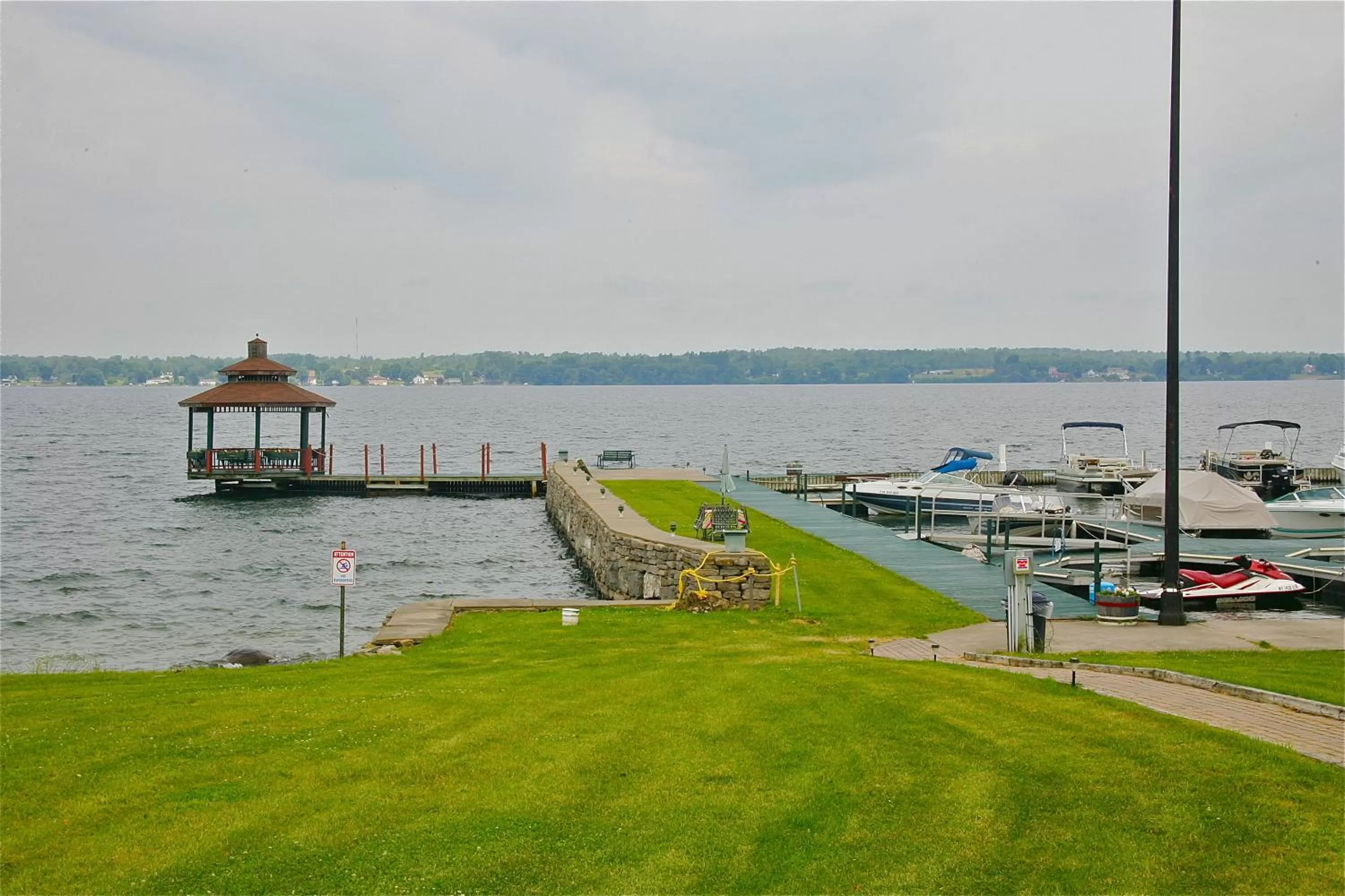 Facade/entrance in Stone Fence Resort