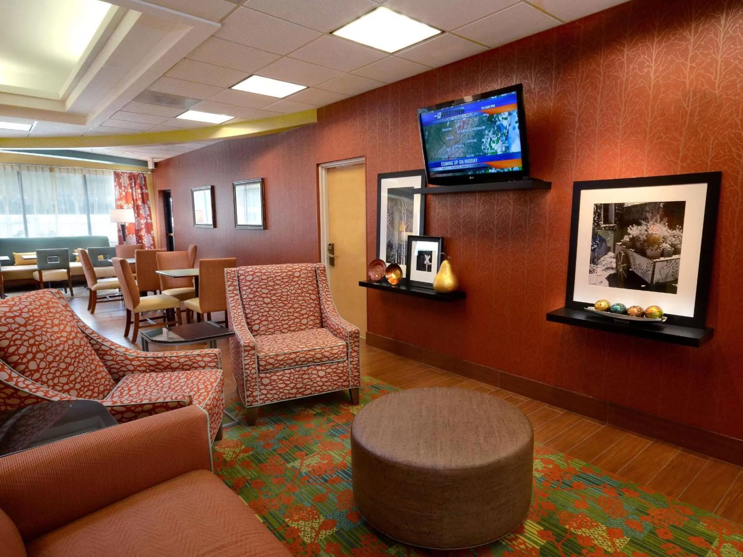 Dining area in Hampton Inn Martinsville