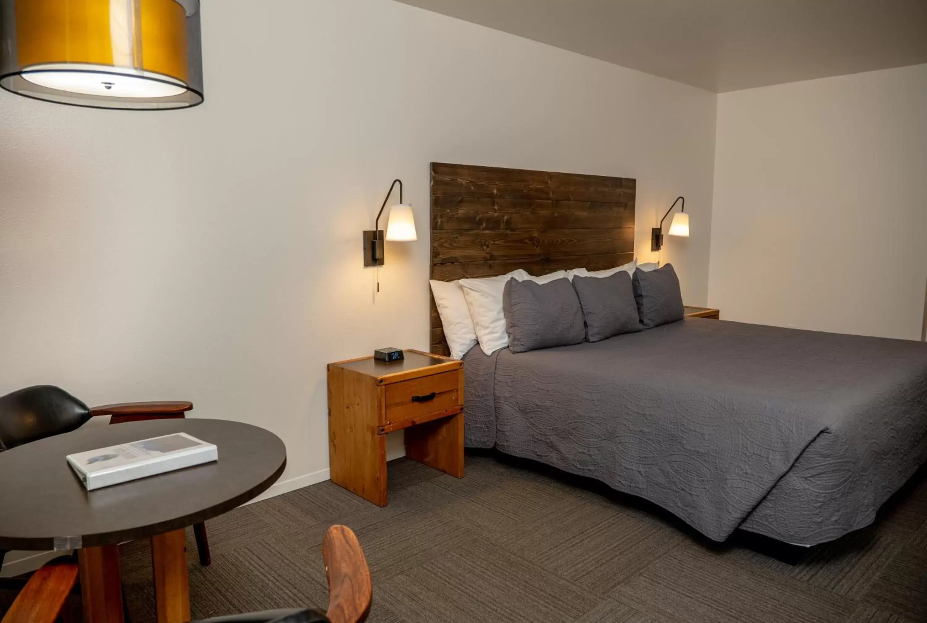 Standard King Room in Eagle Cap Chalets Standard King Room in Eagle Cap Chalets