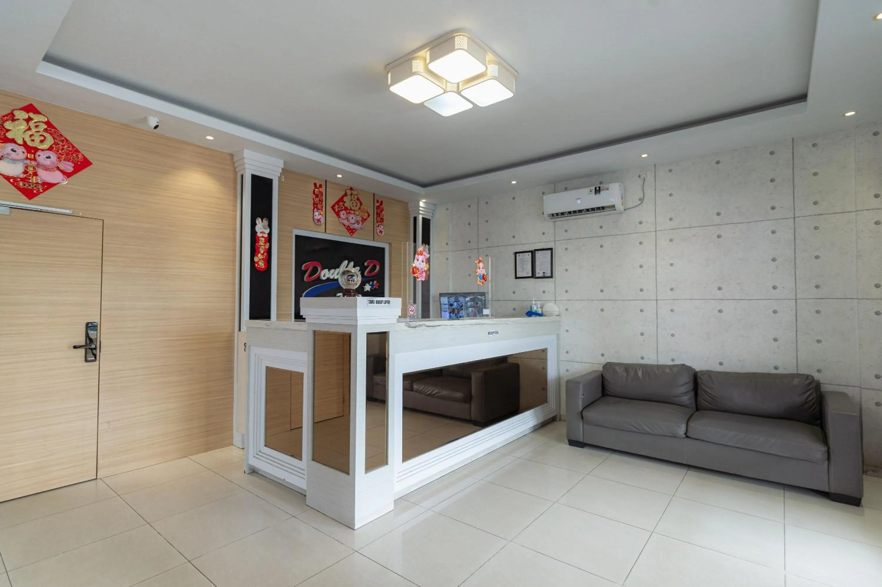 Lobby or reception in RedDoorz at Nagoya Indah Batam