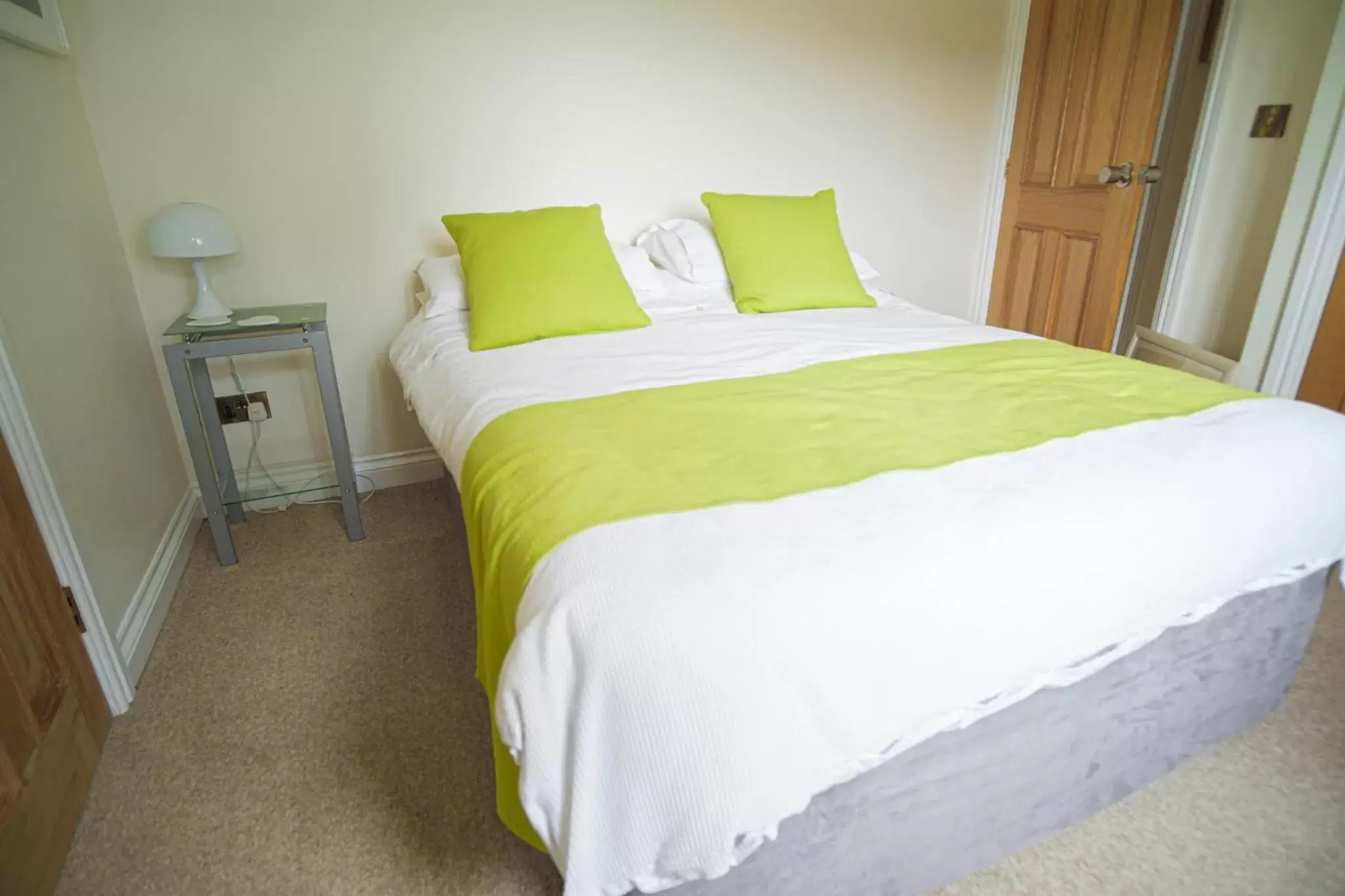 Deluxe Double Room with Shower in Mill Lodge-Brecon Beacons Deluxe Double Room with Shower in Mill Lodge-Brecon Beacons