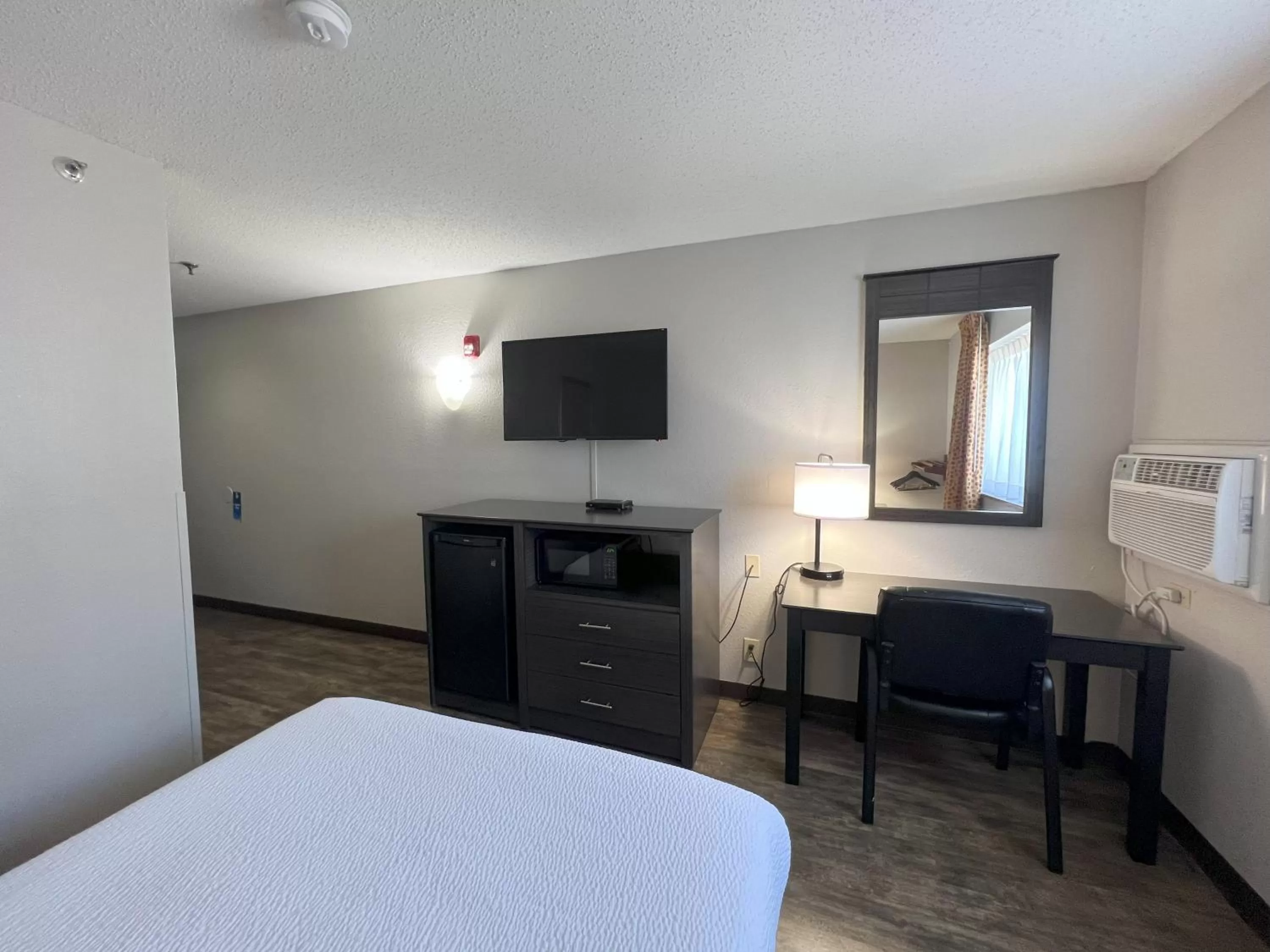 TV and multimedia, Bed in Days Inn by Wyndham Orange Park/Jacksonville