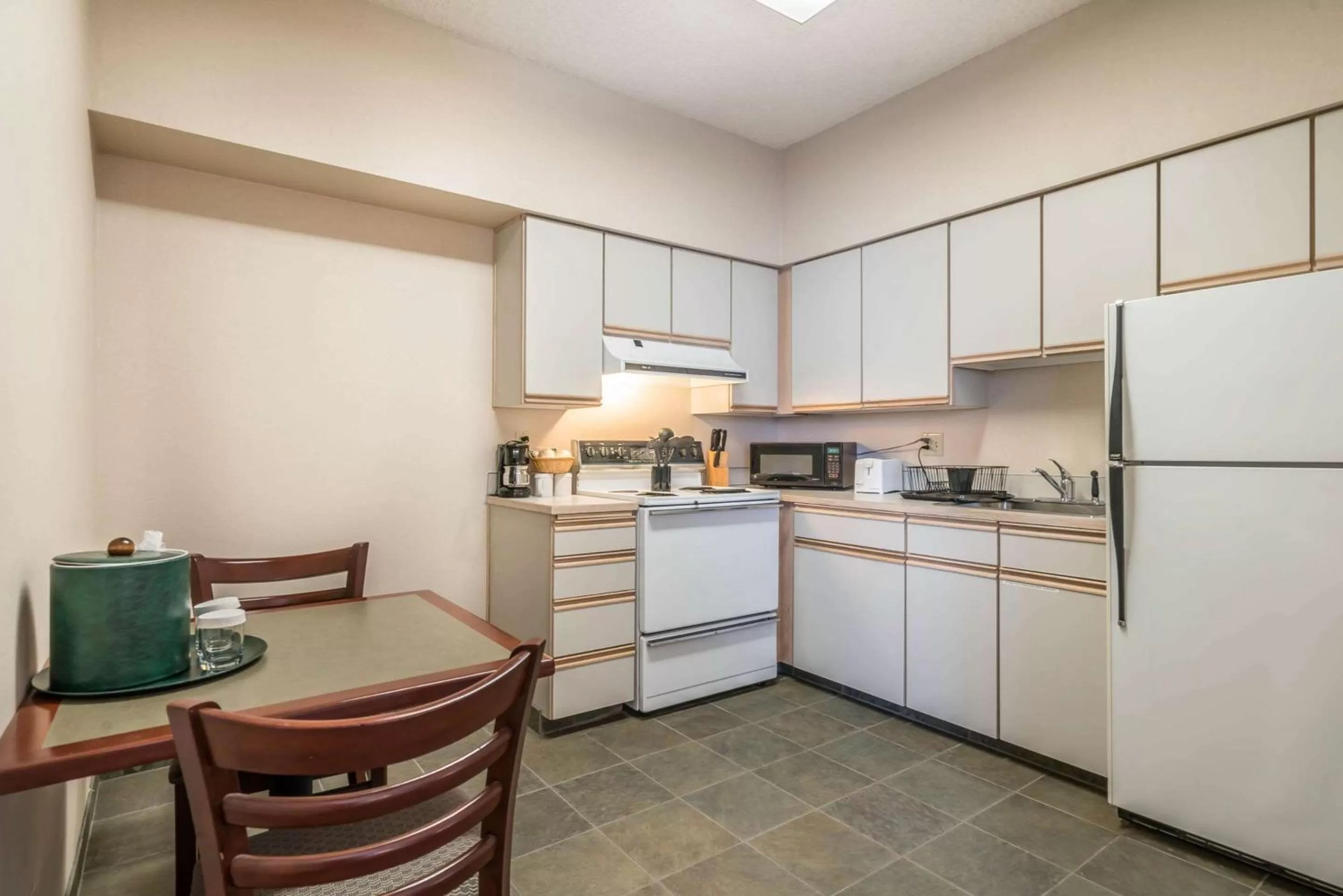 Kitchen or kitchenette in Comfort Inn & Suites Seattle North