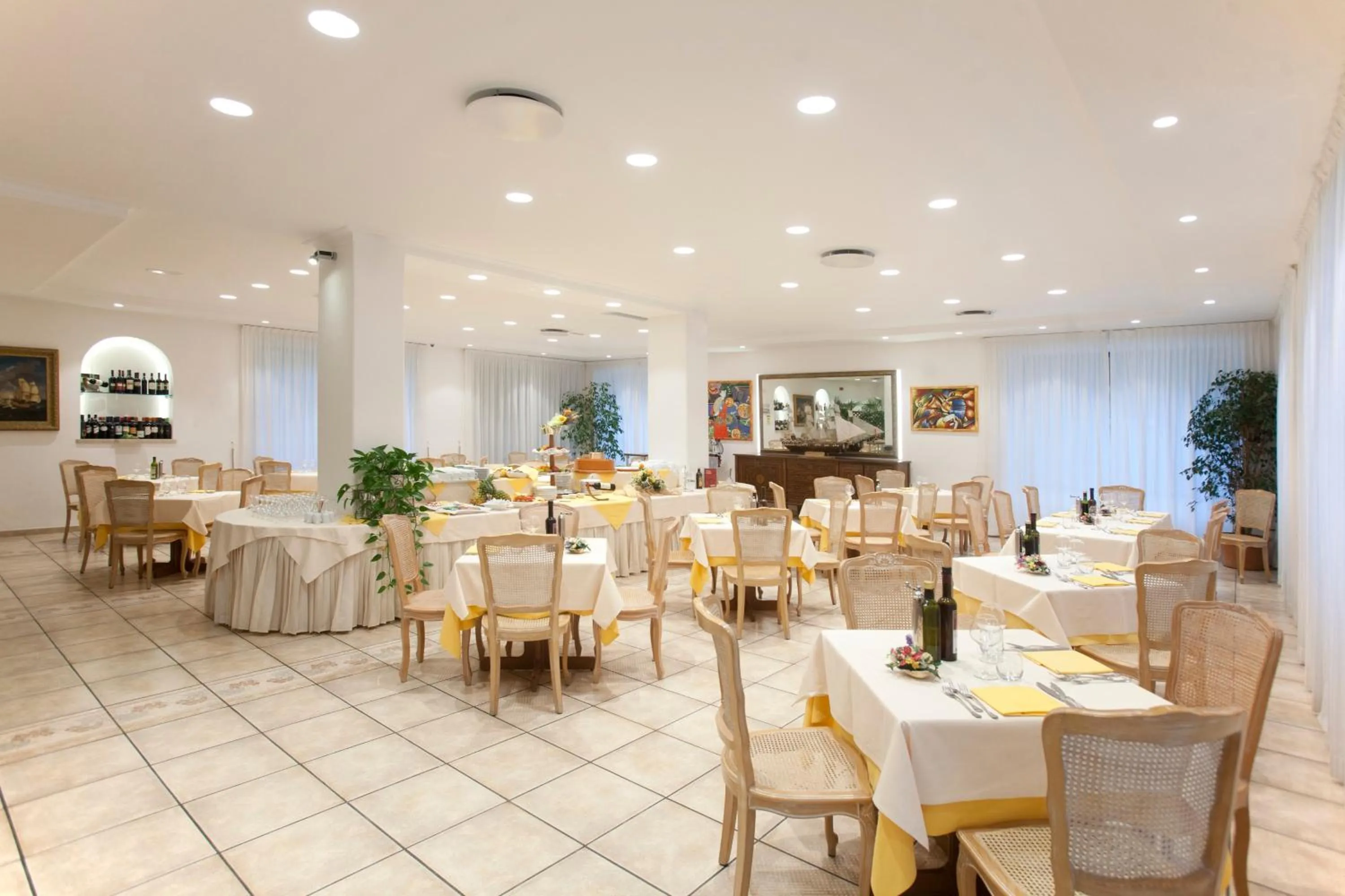 Restaurant/places to eat in Baia D'Argento