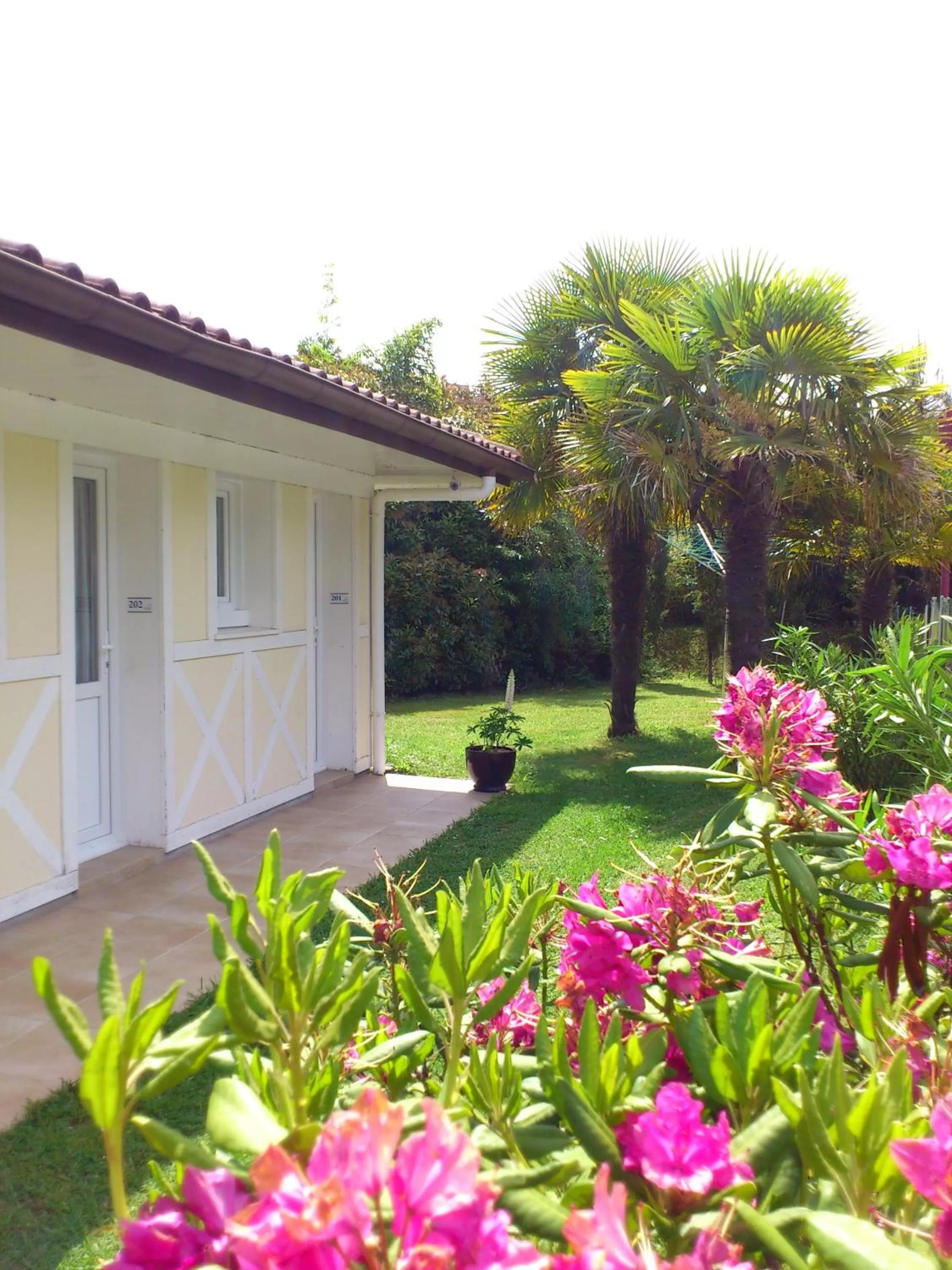 Facade/entrance in The Originals City, Hôtel Le Lodge, Ondres, Bayonne Nord