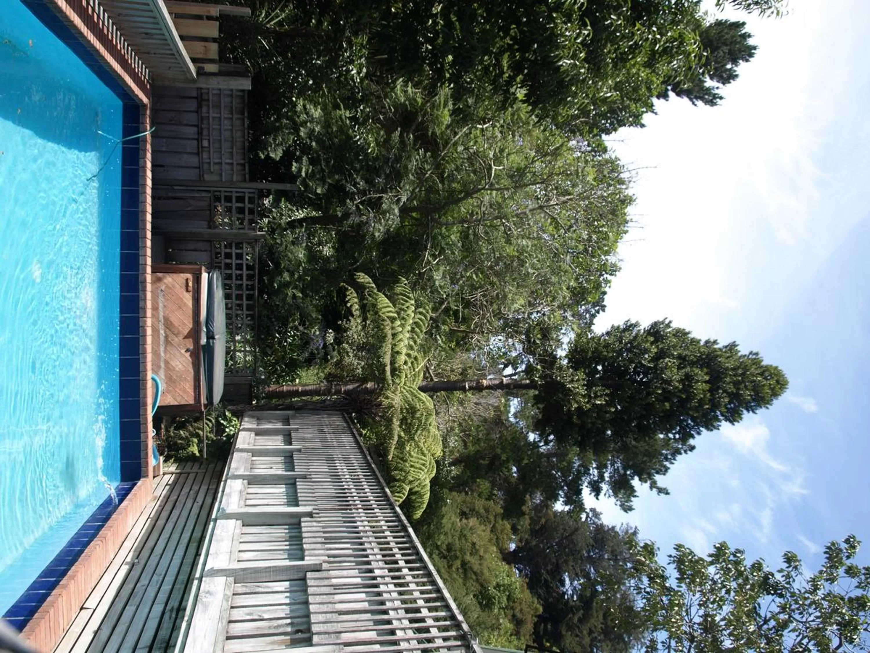 Swimming pool in Grafton Cottage & Chalets