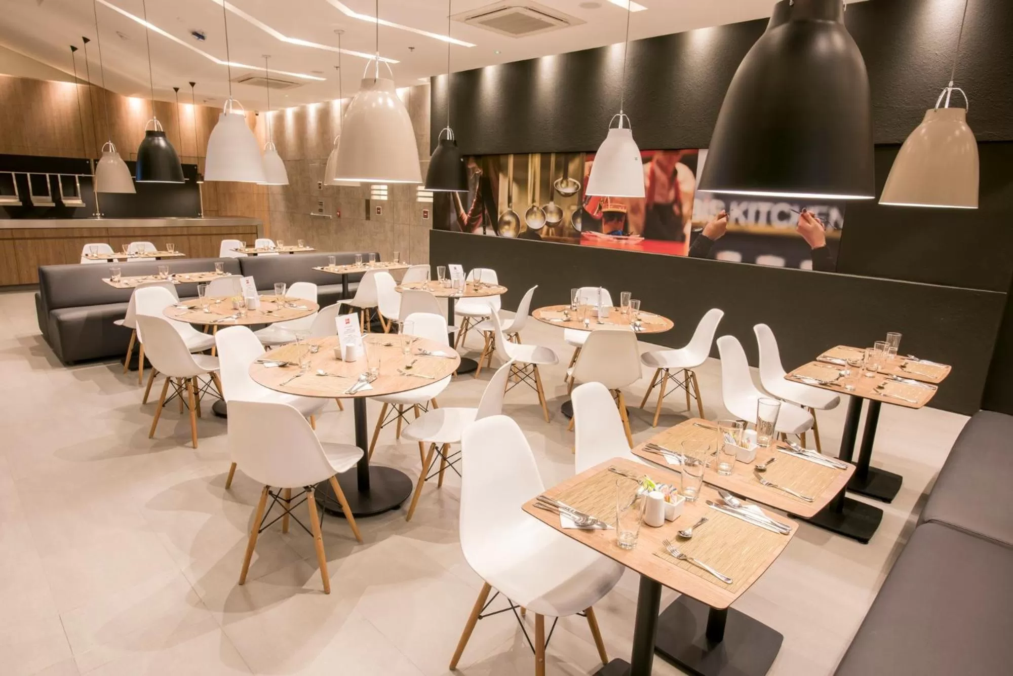Restaurant/places to eat in Hotel Ibis Cali Granada