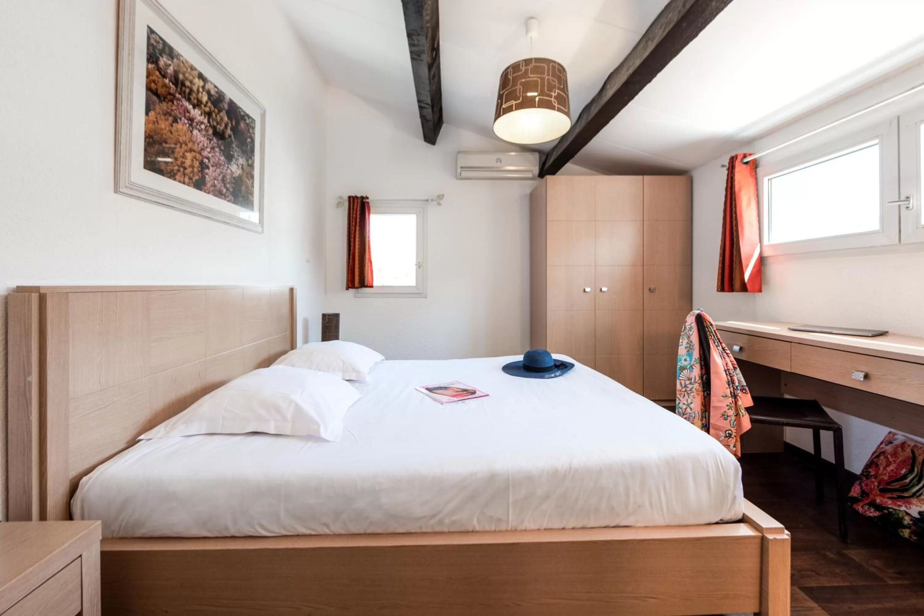 Photo of the whole room, Bed in Comfort Aparthotel Mandelieu la Napoule Village