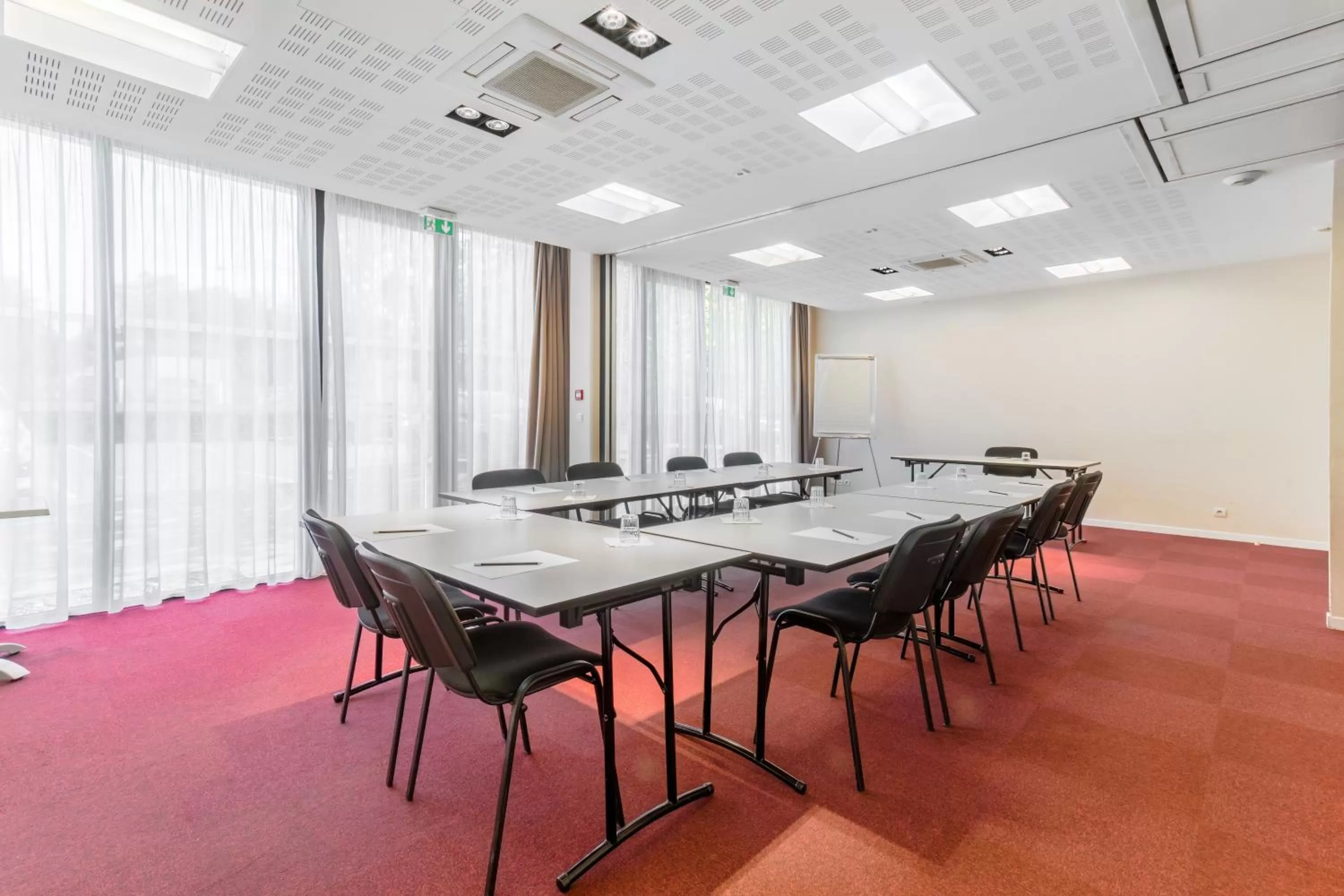 Meeting/conference room in All Suites Appart Hôtel - Pau - Zénith