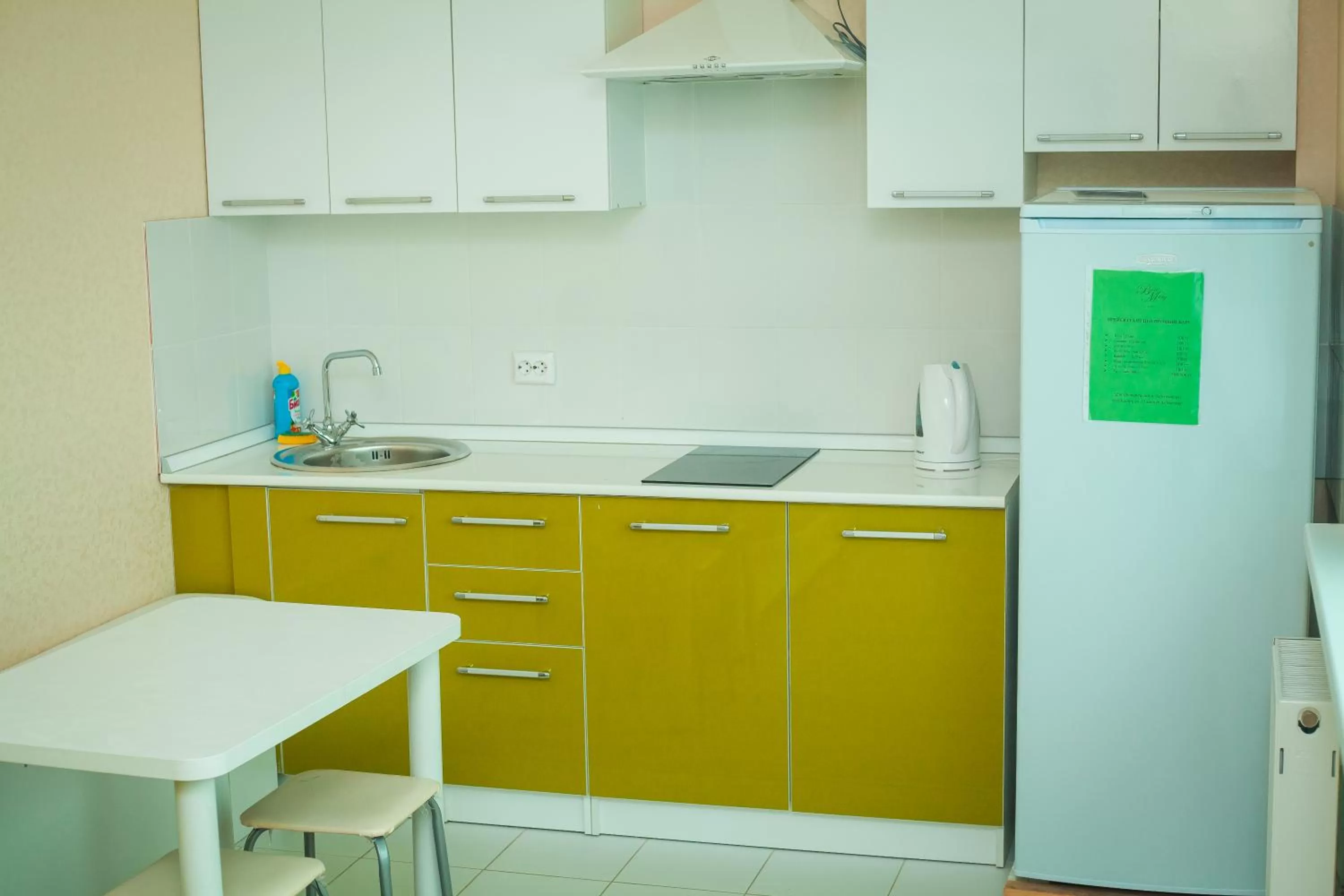 Kitchen/Kitchenette in Bon Mary Hotel