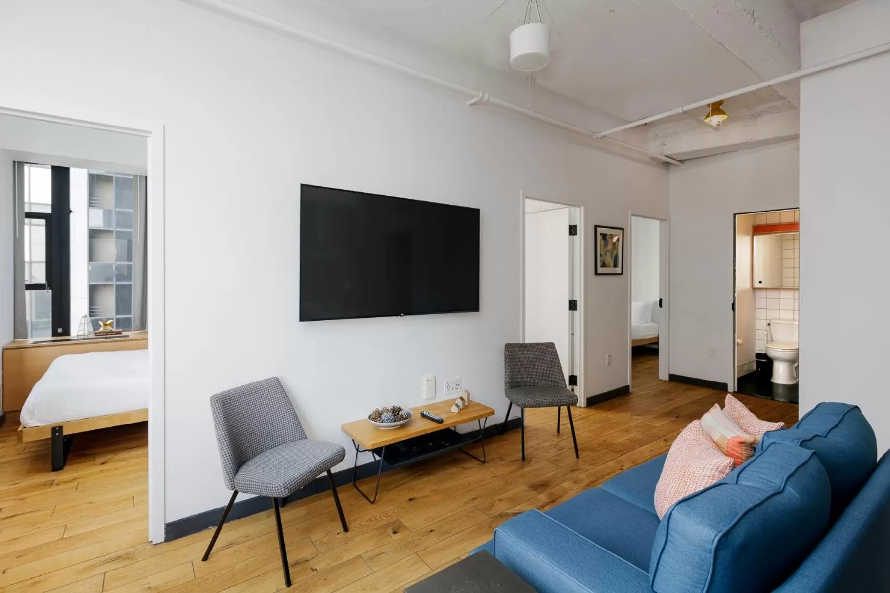 TV and multimedia, Bed in Placemakr Wall Street