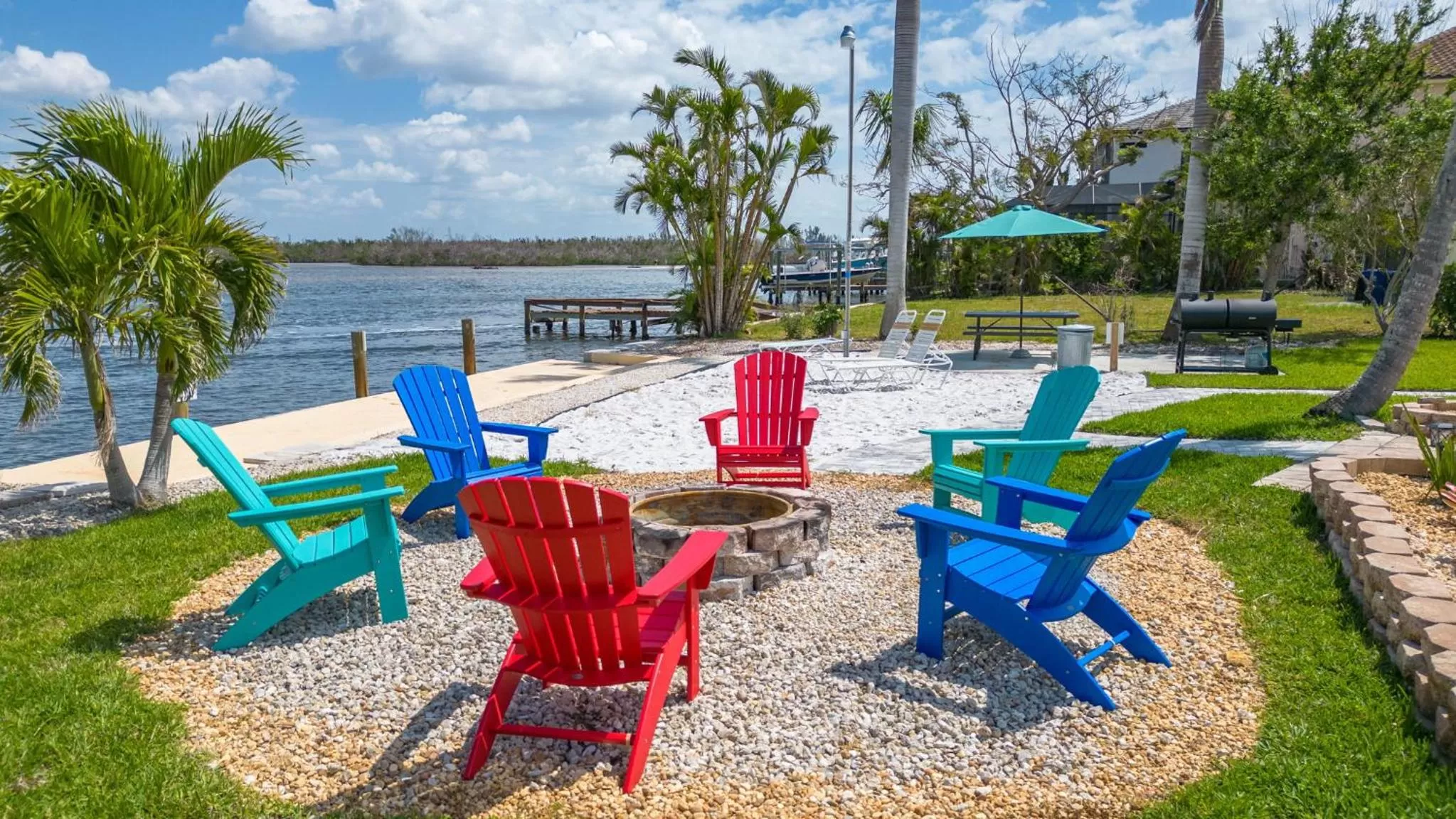 Seating area in Matlacha on Shoreview