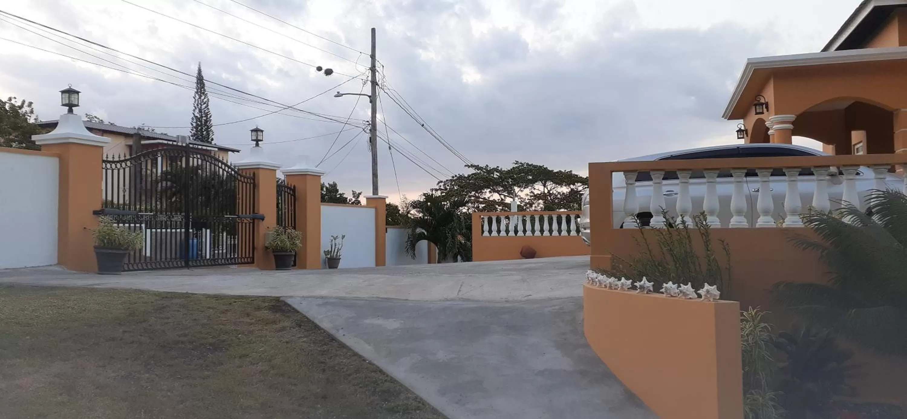 Facade/entrance, Property Building in Modrians