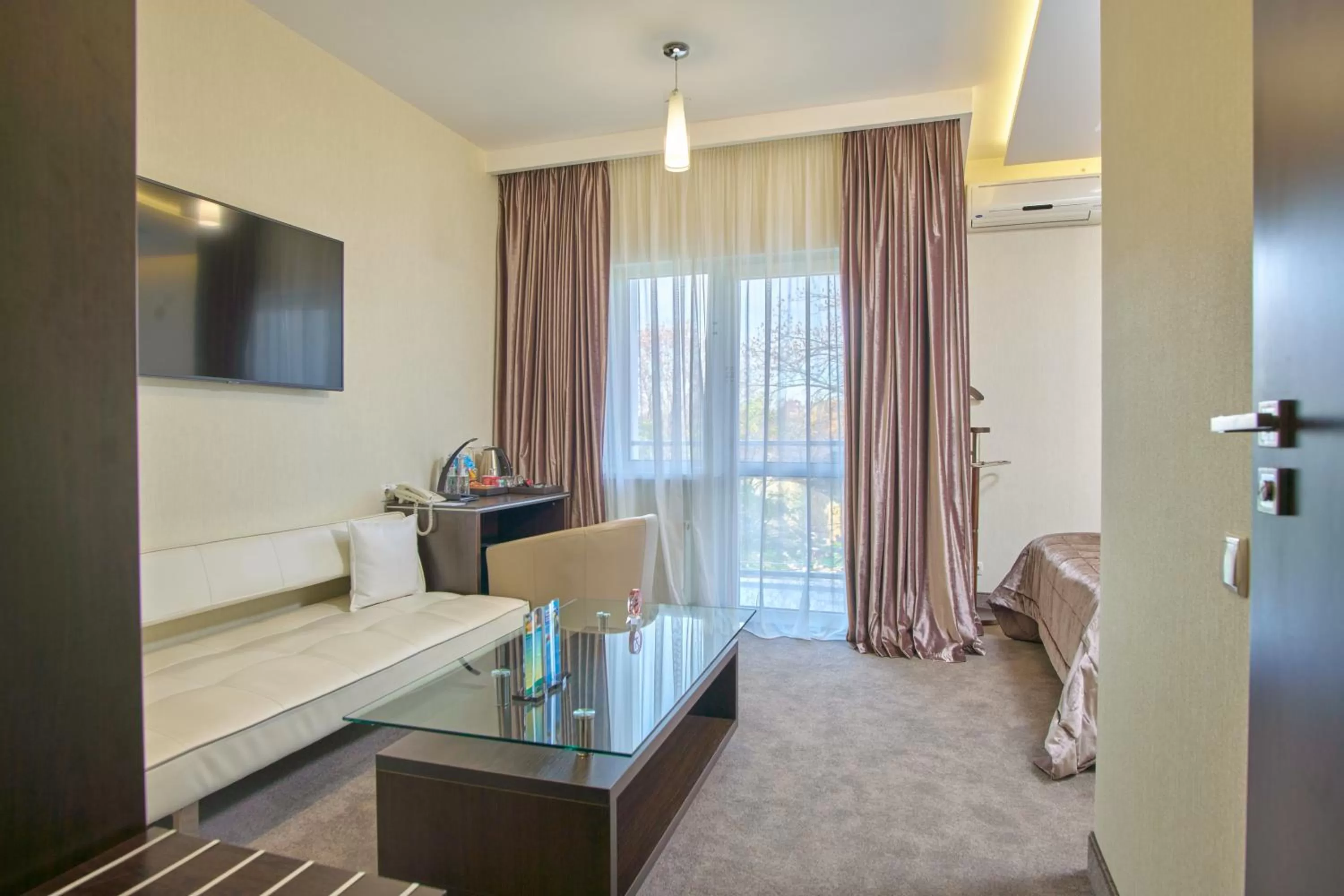 Living room, Seating Area in Hotel & Spa NEMO with dolphins