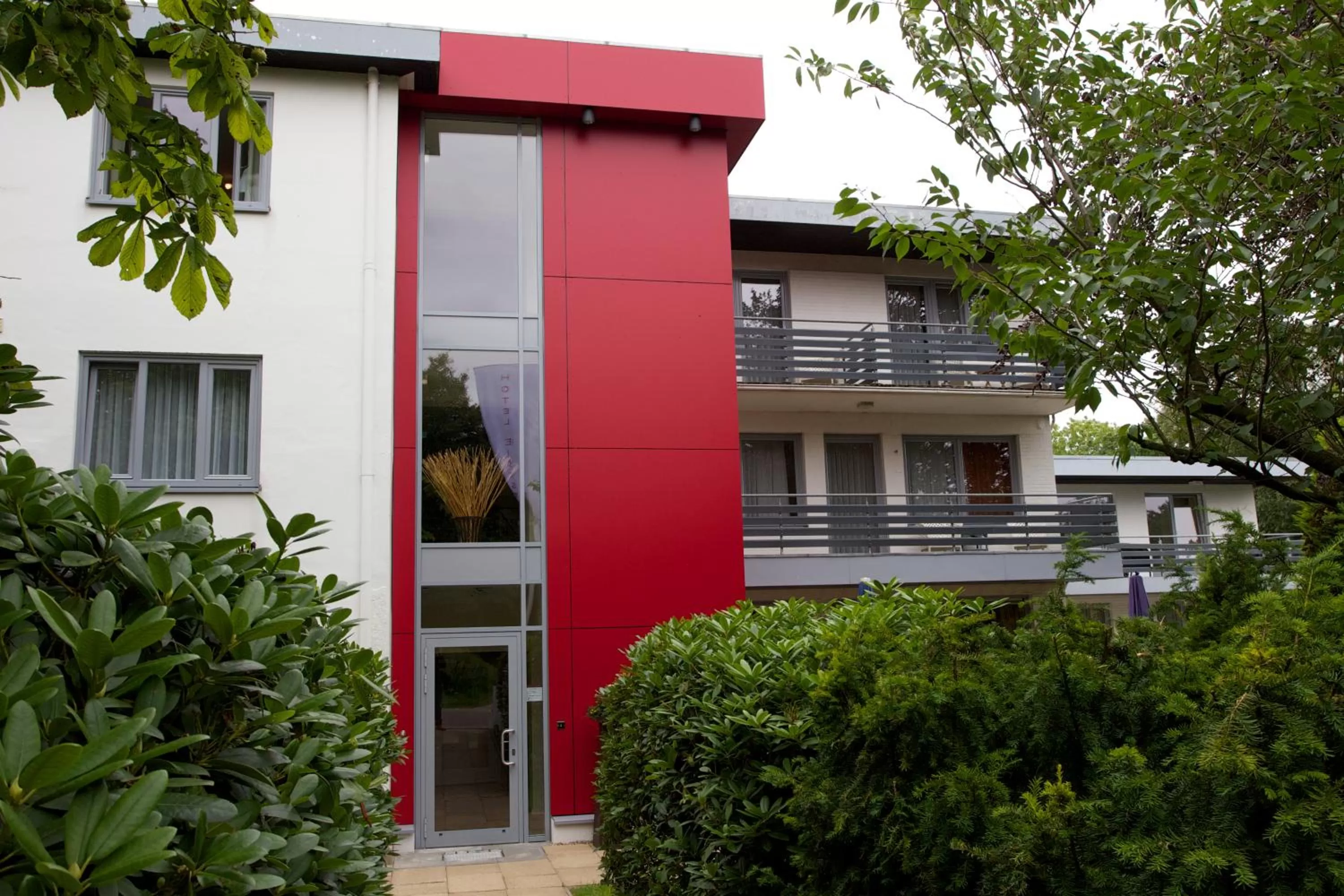 Facade/entrance, Property Building in Das Frühstückshotel Sankt Peter-Ording