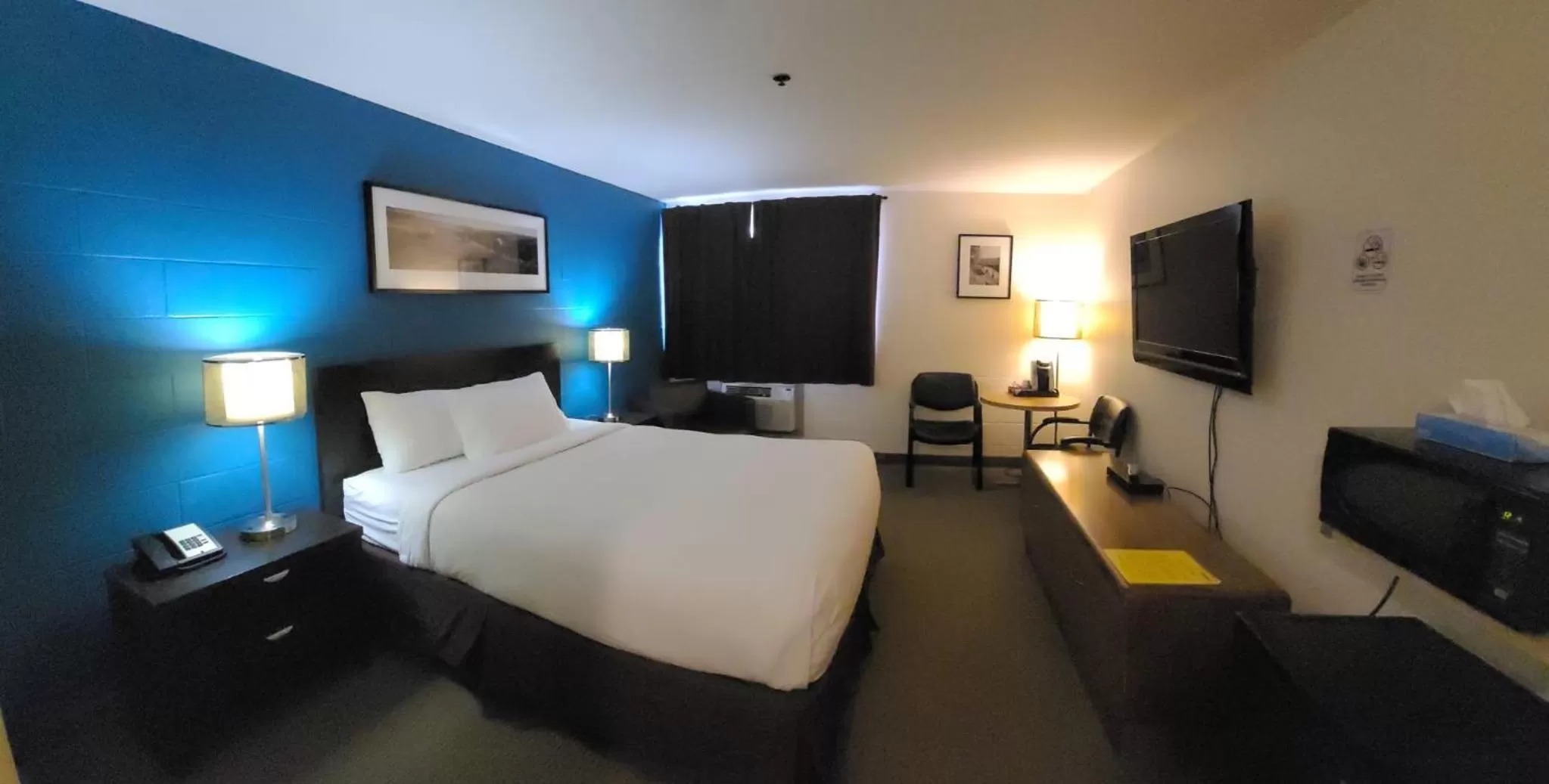 Bed in Roadking Inns Motel