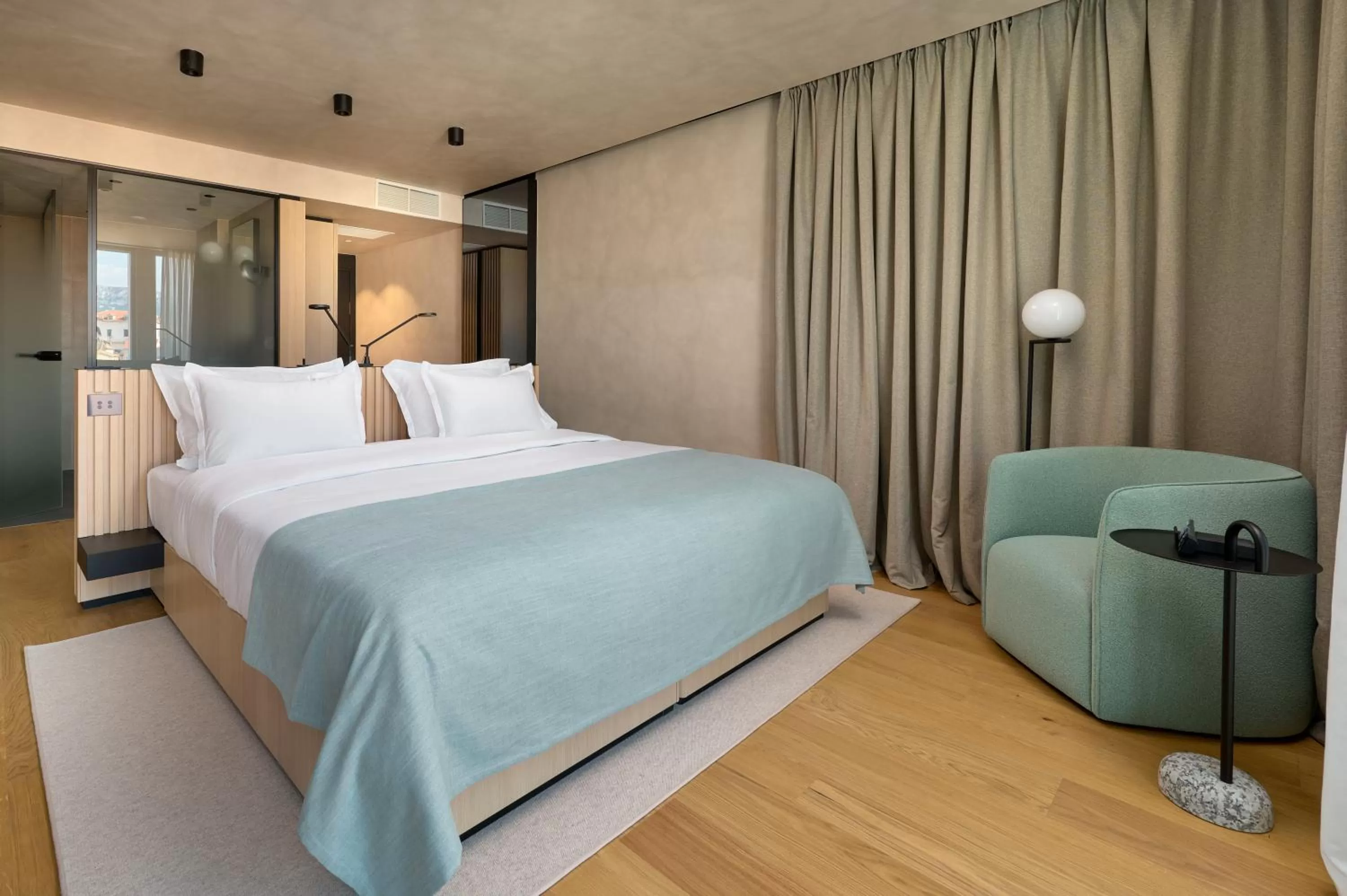 Bedroom, Bed in Hotel Ambasador