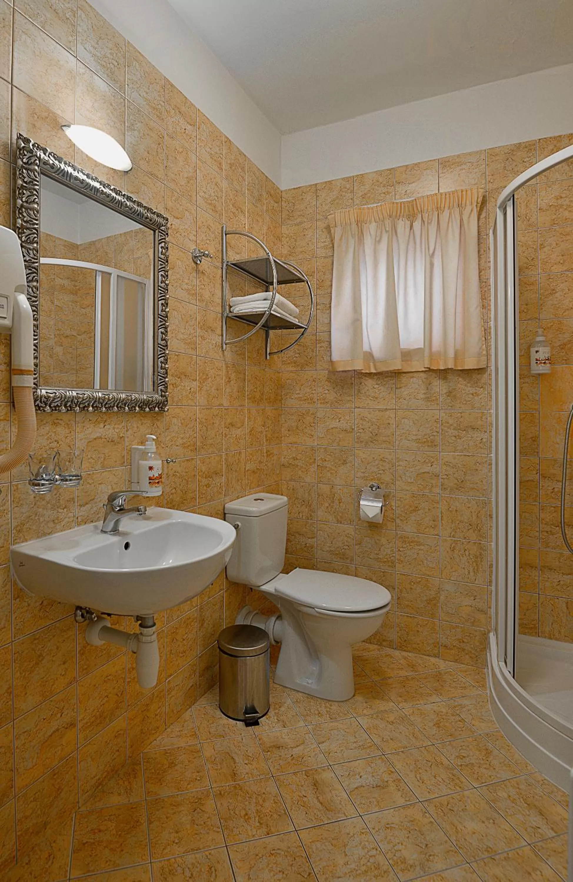 Toilet in Hotel Residence Green Lobster