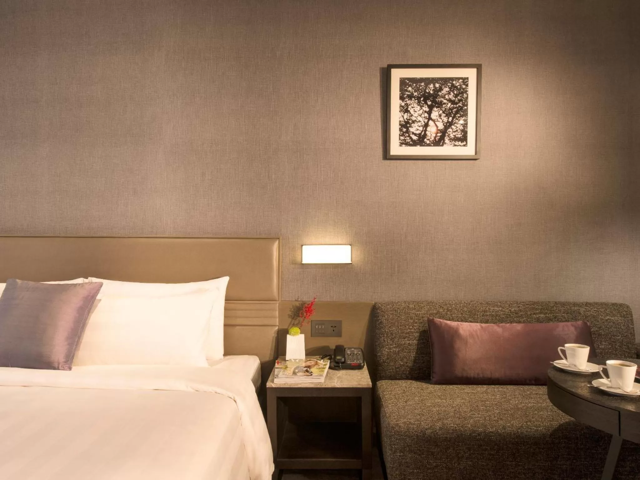 Bedroom, Bed in Hotel Midtown Richardson