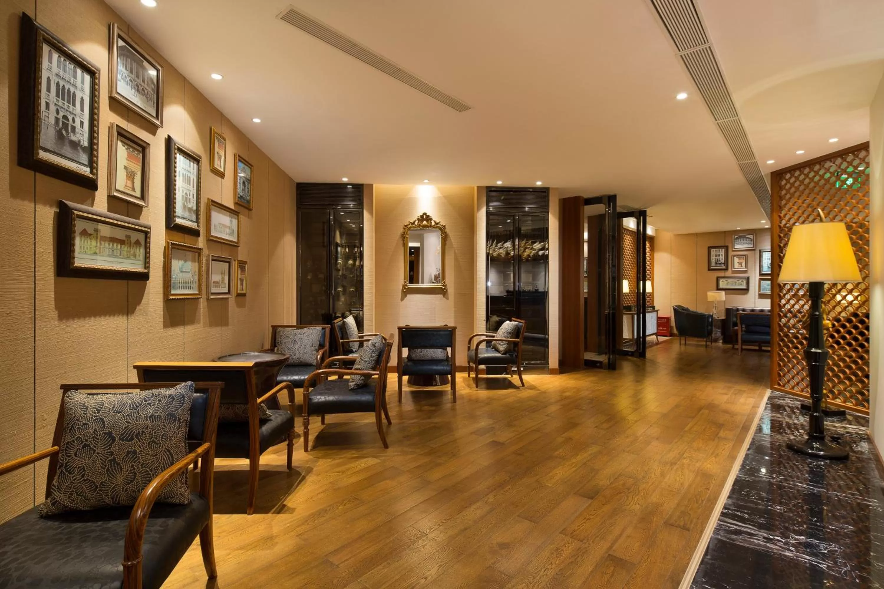 Lounge or bar in Crowne Plaza Sanya City Center by IHG