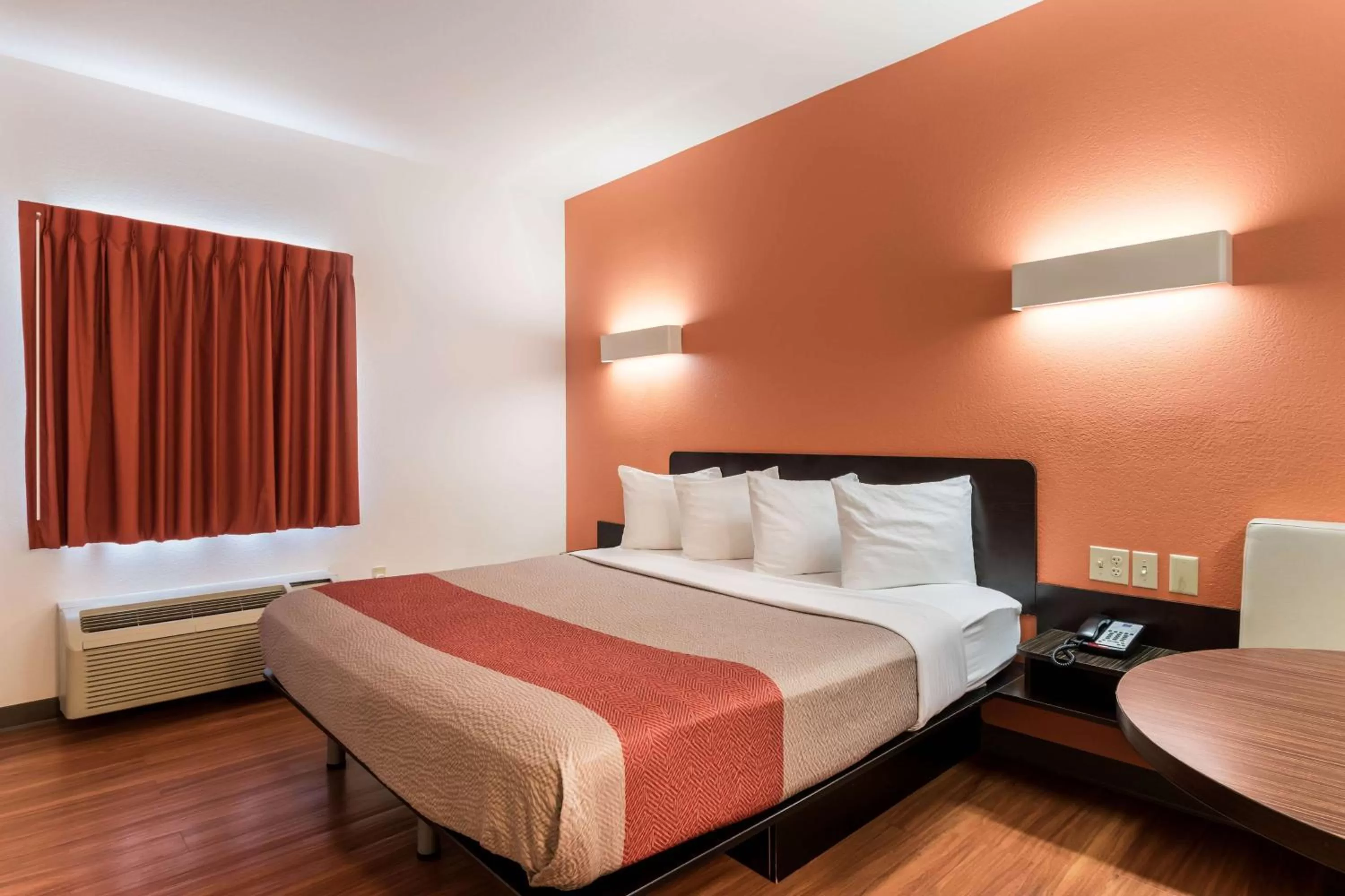 Photo of the whole room, Bed in Motel 6 Wilkes Barre Arena