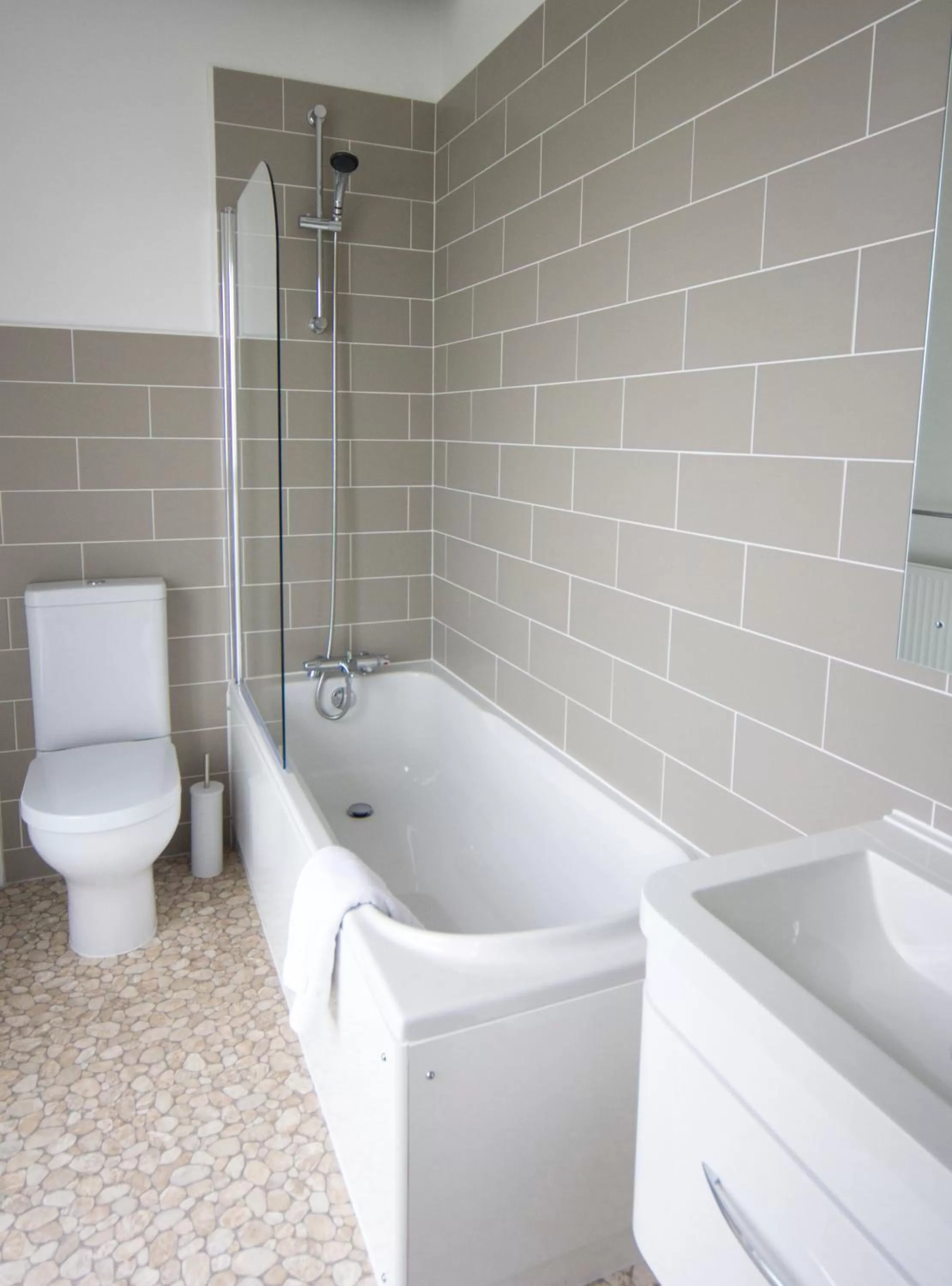 Bathroom in The White Lodge Hotel