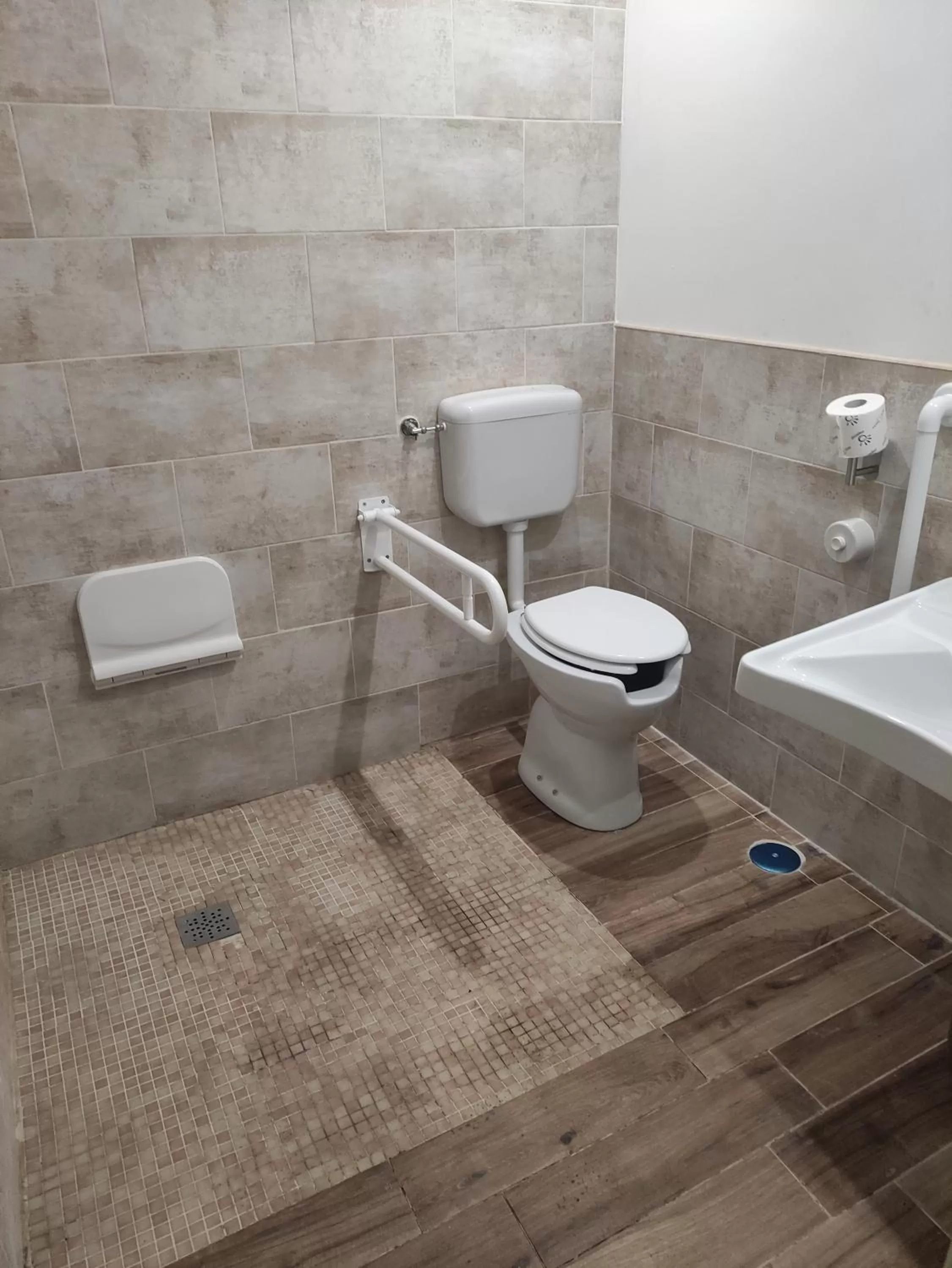 Toilet in Hotel Big Bang