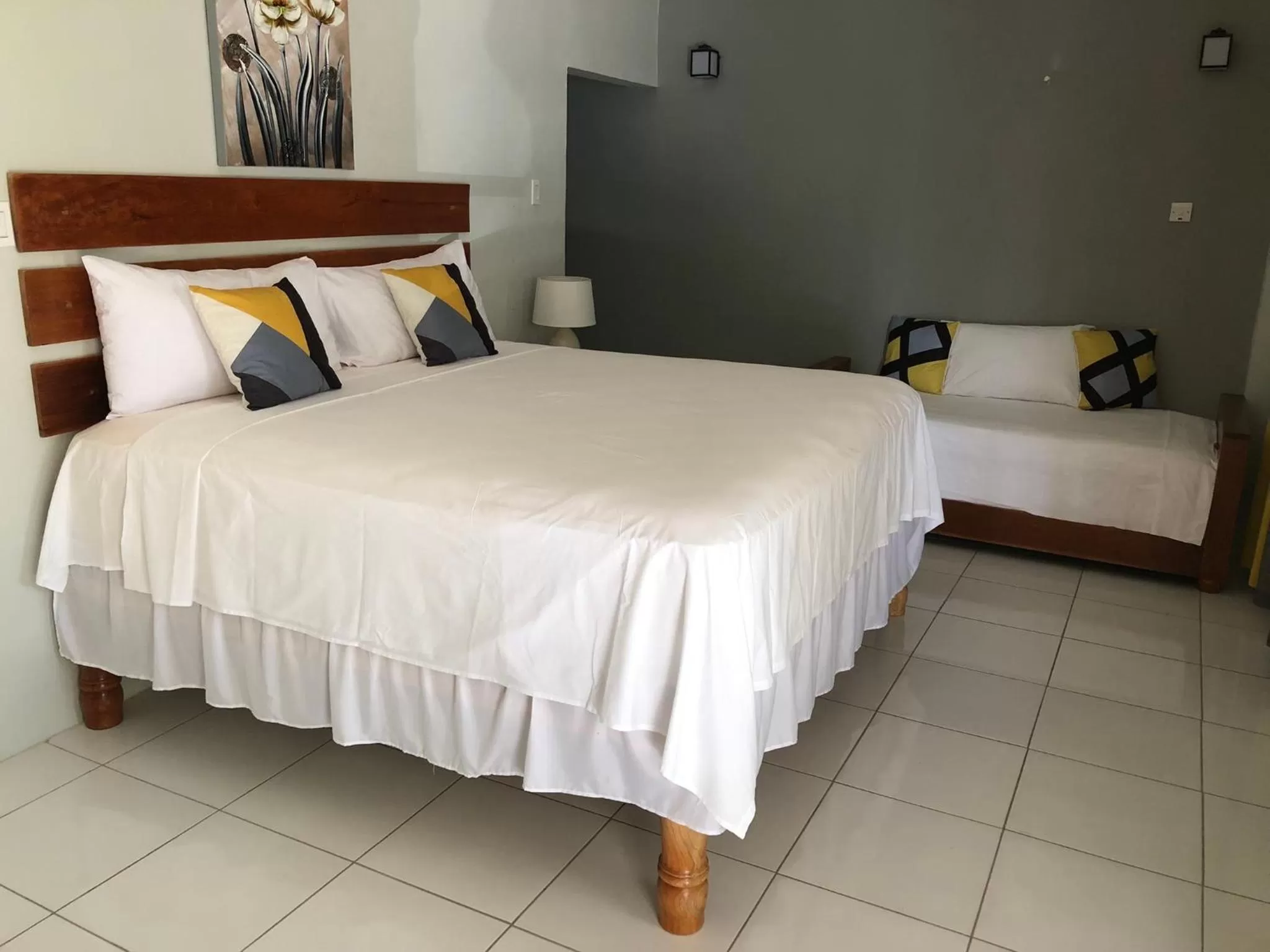 Bedroom, Bed in Airport Beach Hotel