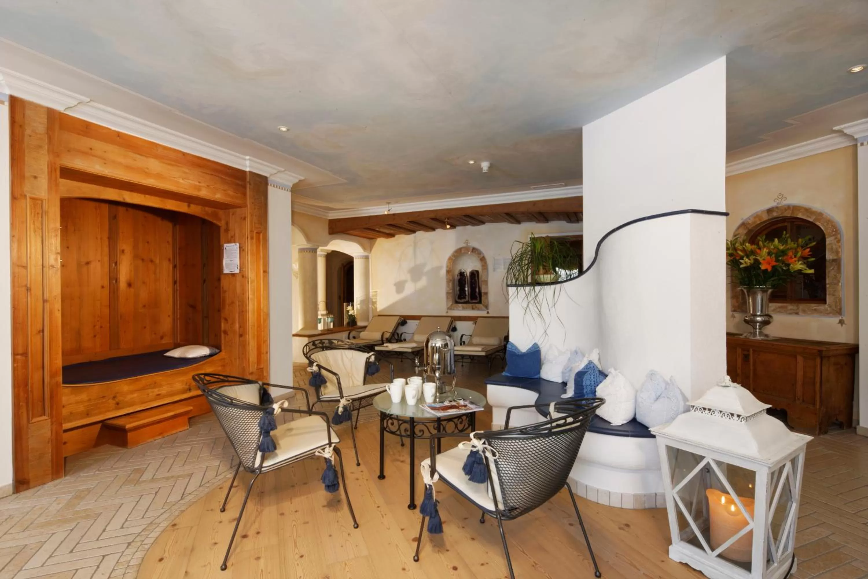 Lounge or bar in Hotel Sassongher