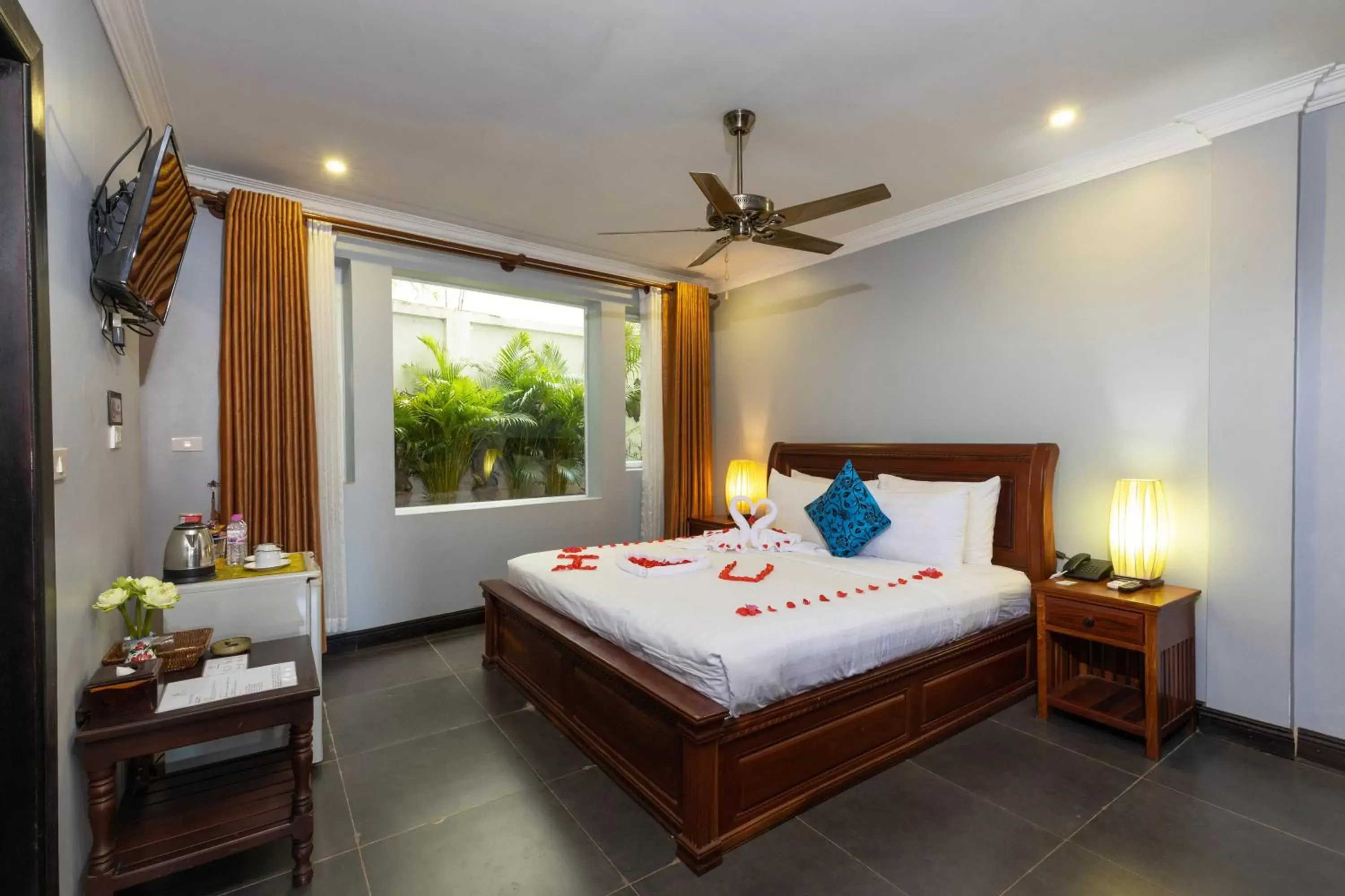 Deluxe Double Room with Bath in The Five Senses Boutique Hotel Deluxe Double Room with Bath in The Five Senses Boutique Hotel