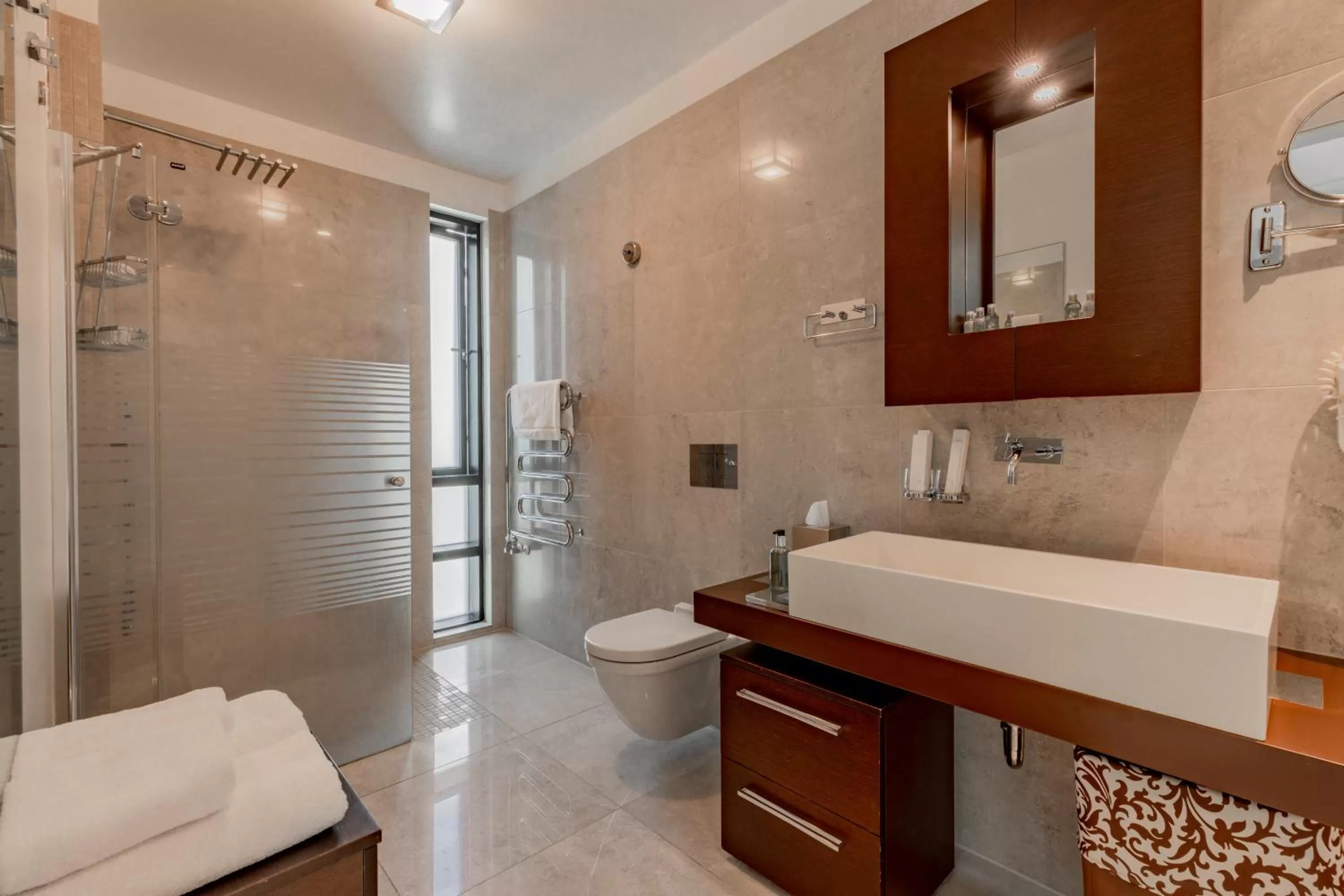 Bathroom in Black Pearl Apartment Hotel