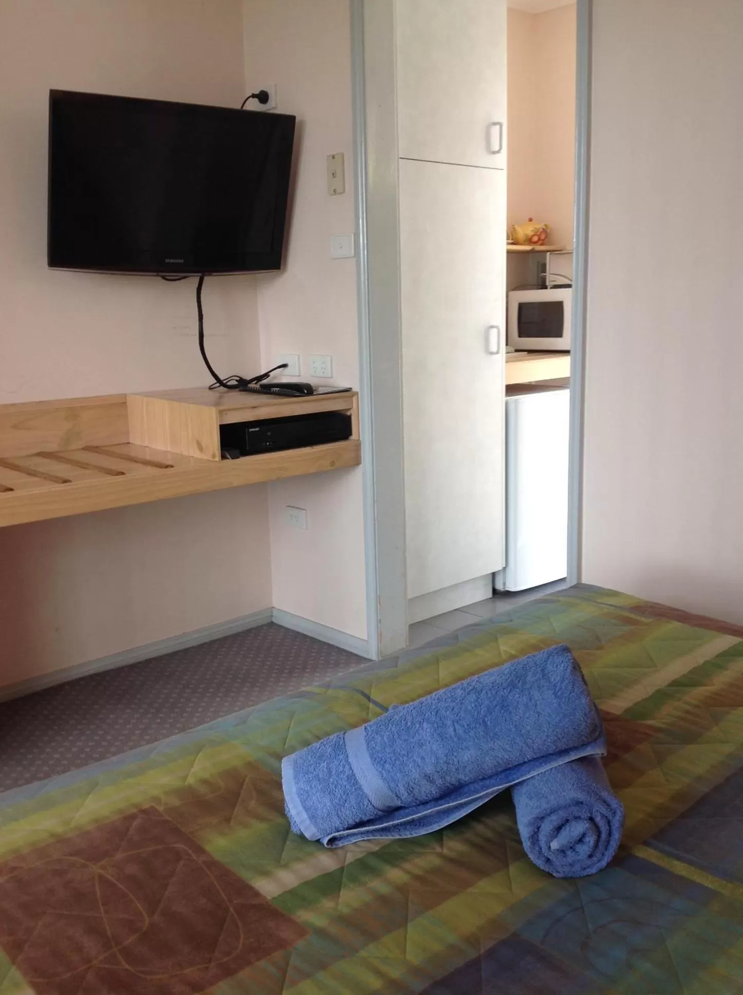 Bed in Motel Farnboro