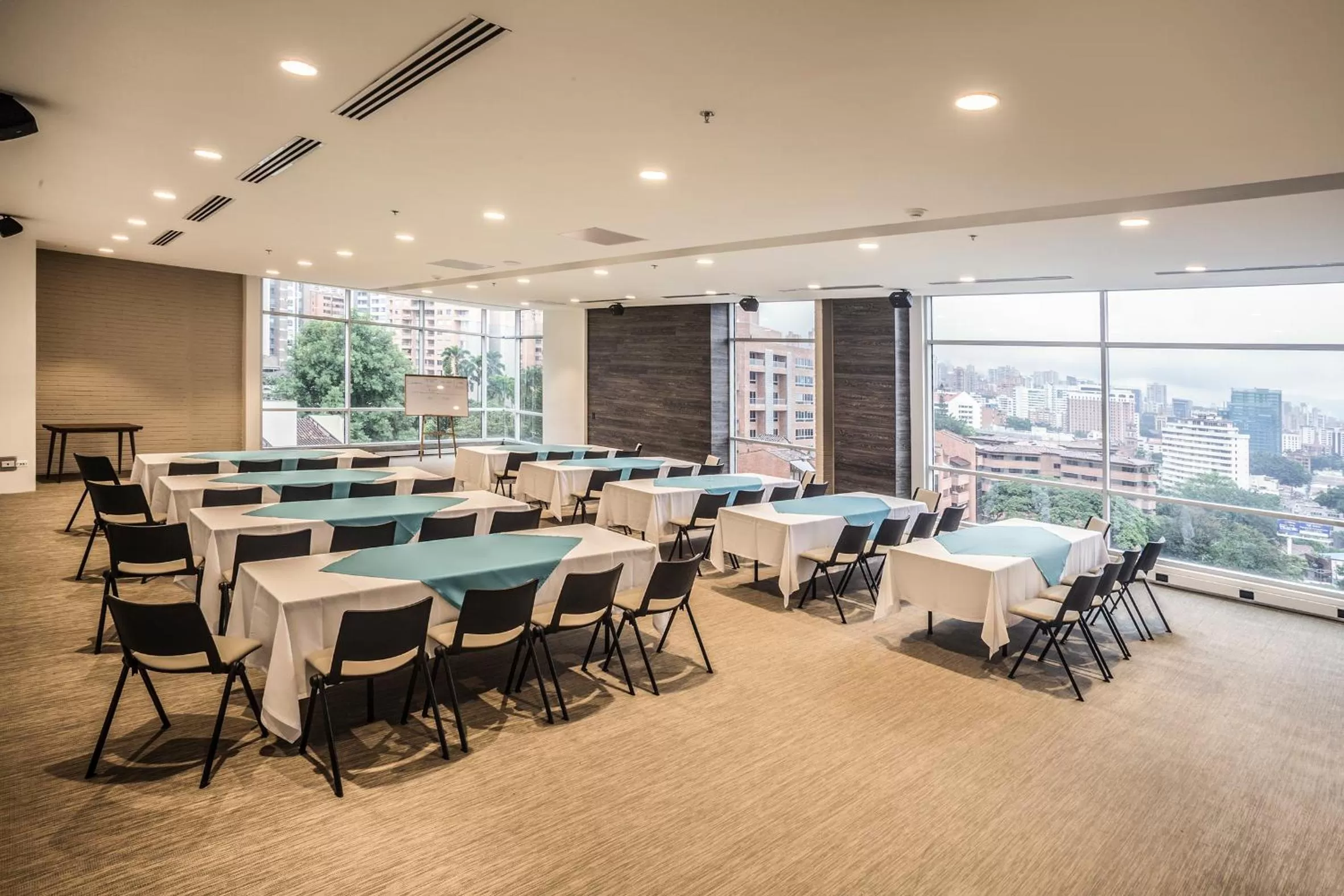 Business facilities in Viaggio Medellín Grand Select