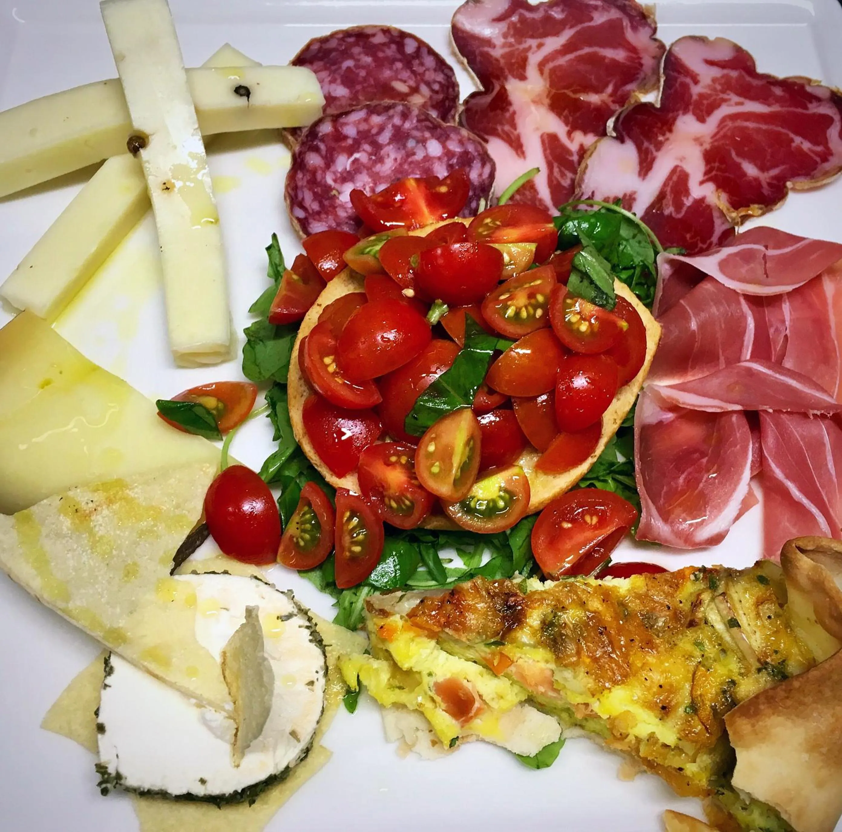 Restaurant/places to eat in Hotel Forum