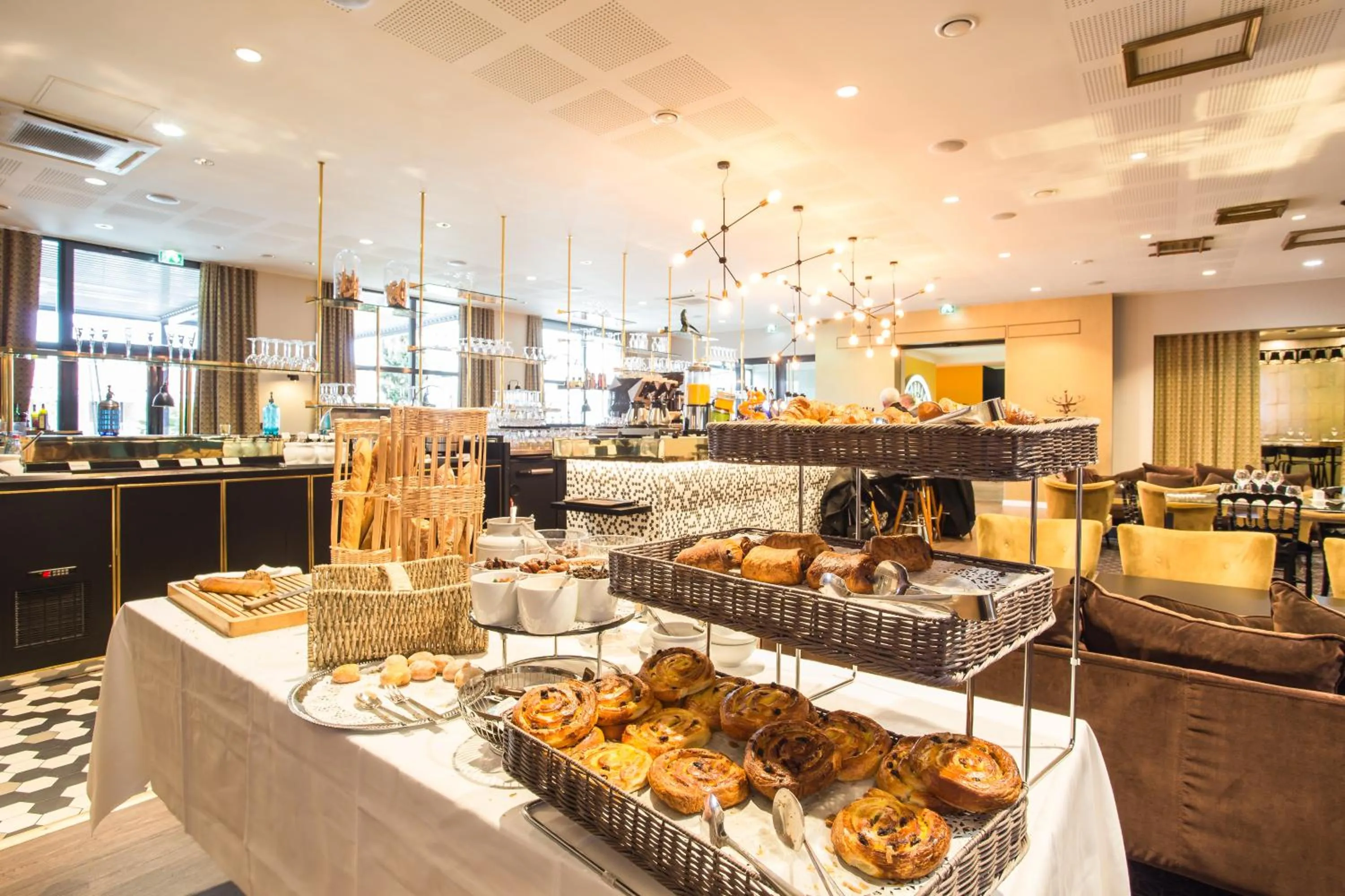 Buffet breakfast in Hotel Gatsby by HappyCulture