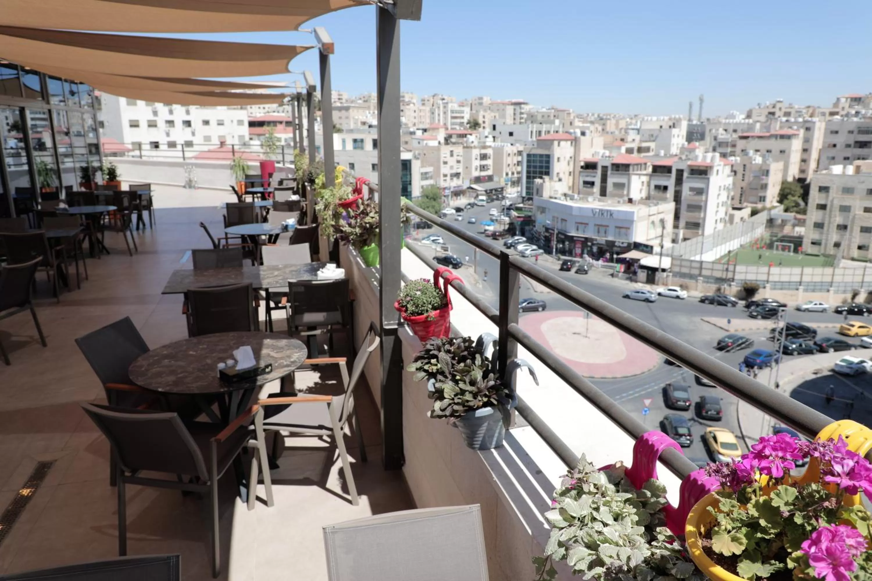 Restaurant/places to eat in Nishan Hotel