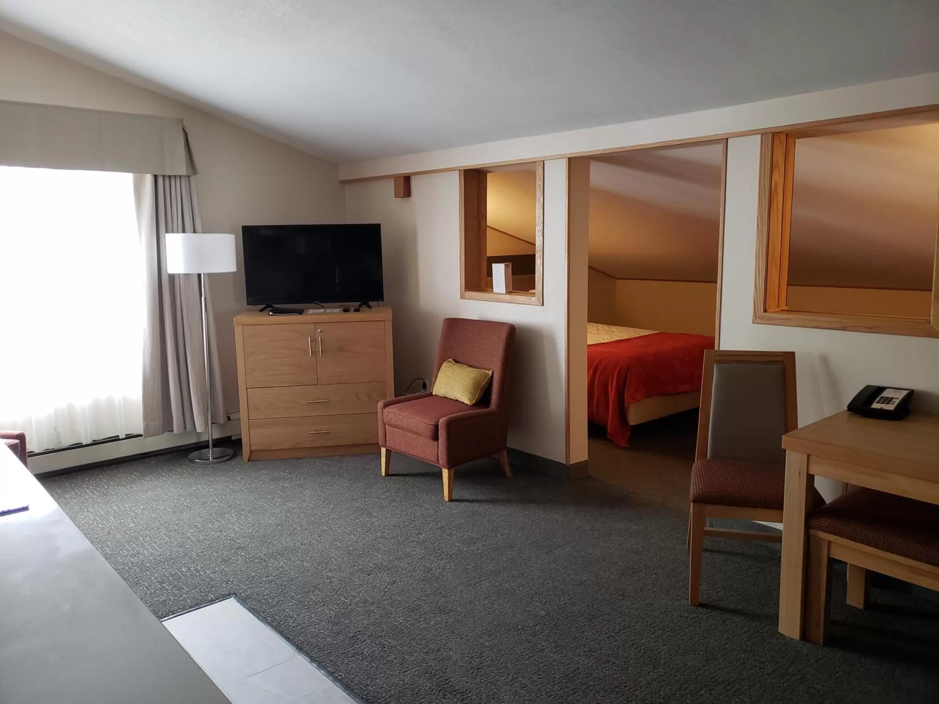 Living room, Bed in Sun Peaks Lodge