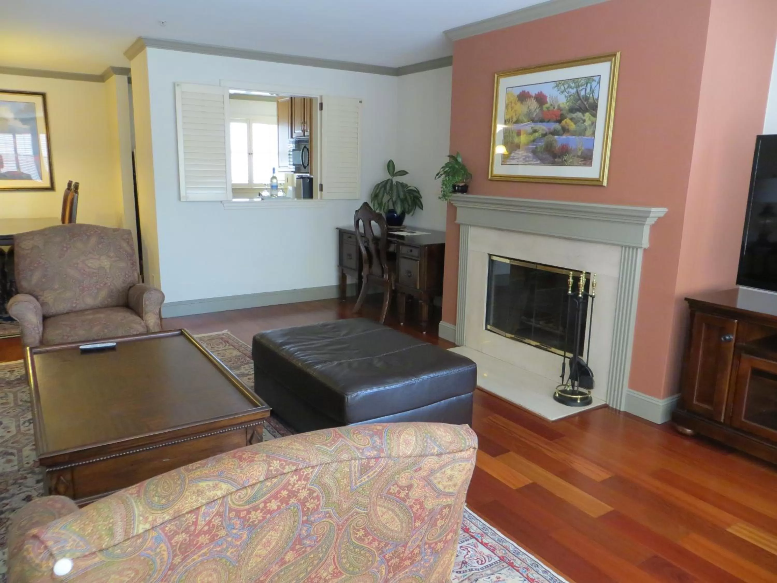 Living room in Cow Hollow Inn and Suites