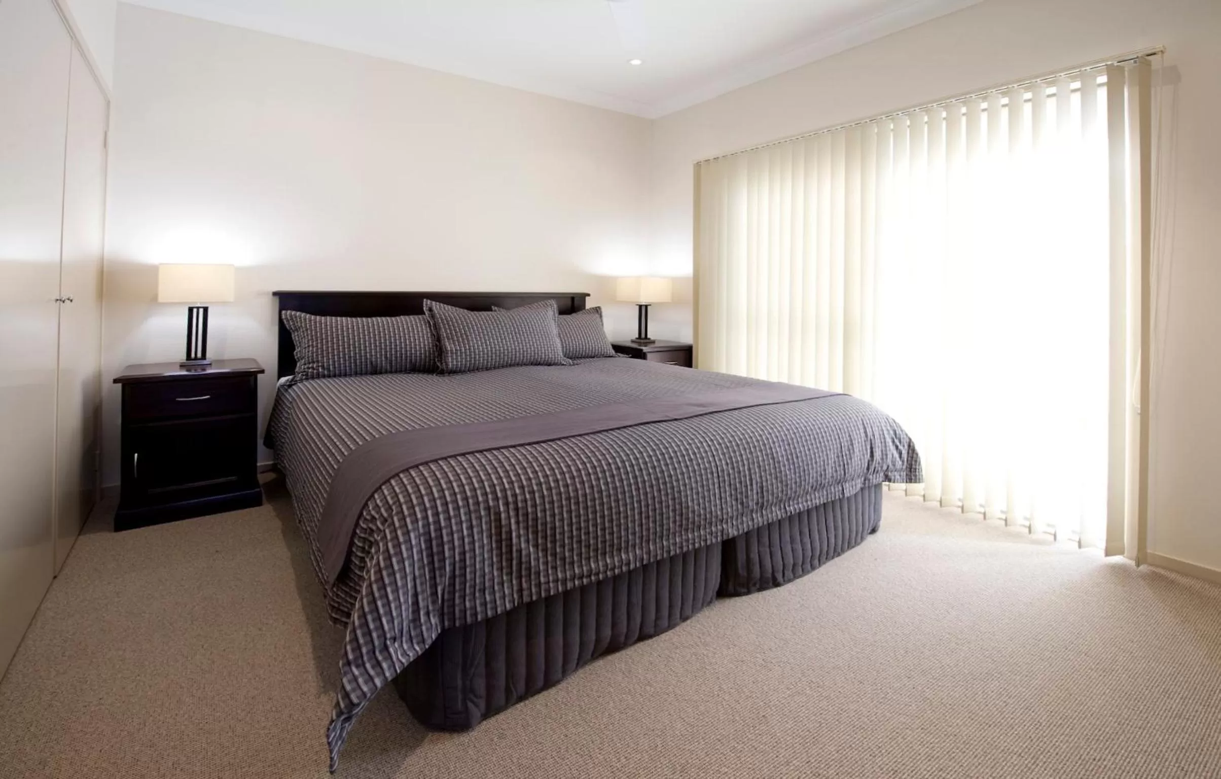 Bedroom, Bed in Dolphin Shores