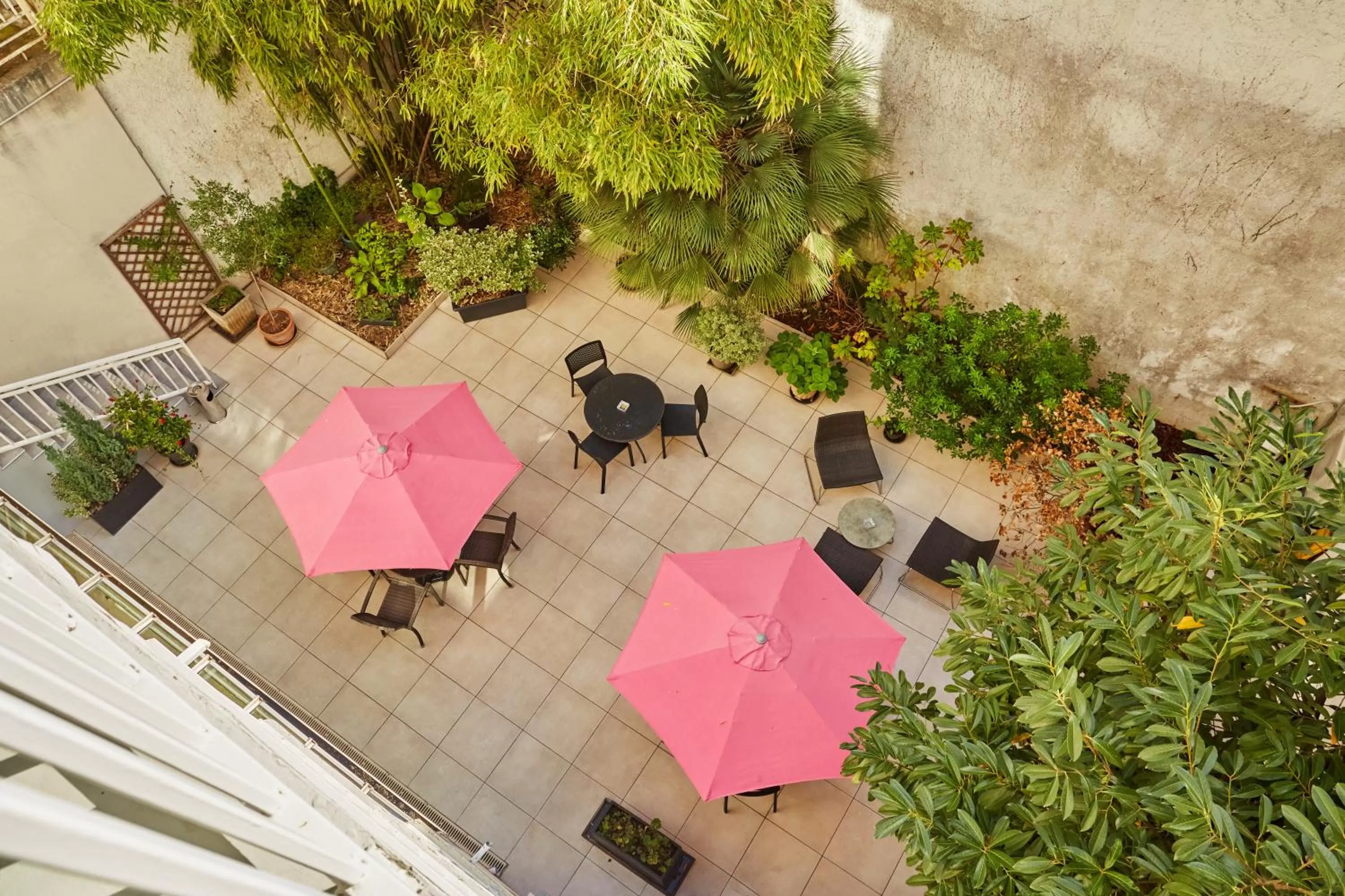 Patio in Hôtel Orchidée