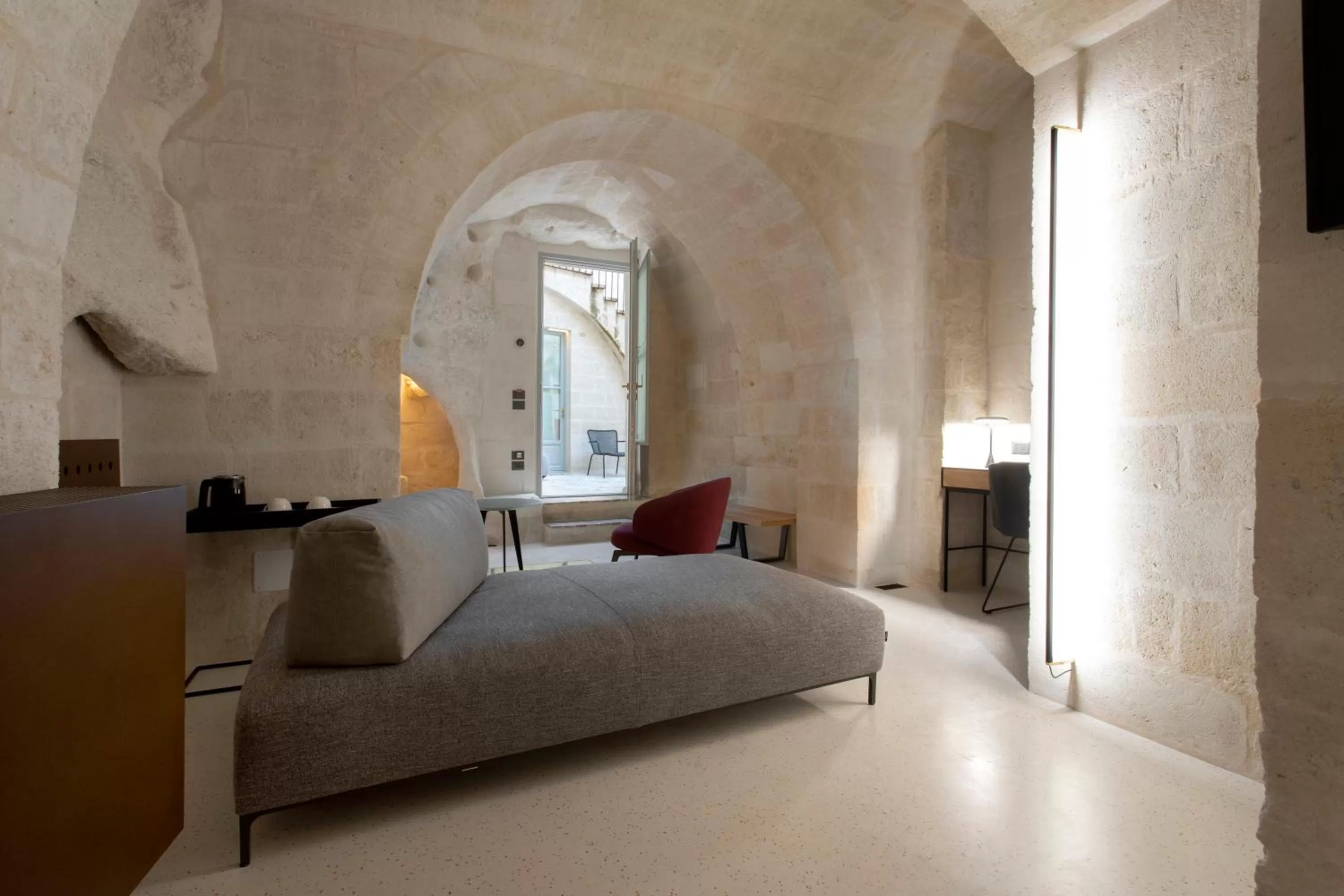 Facade/entrance, Bed in PIANELLE RESORT