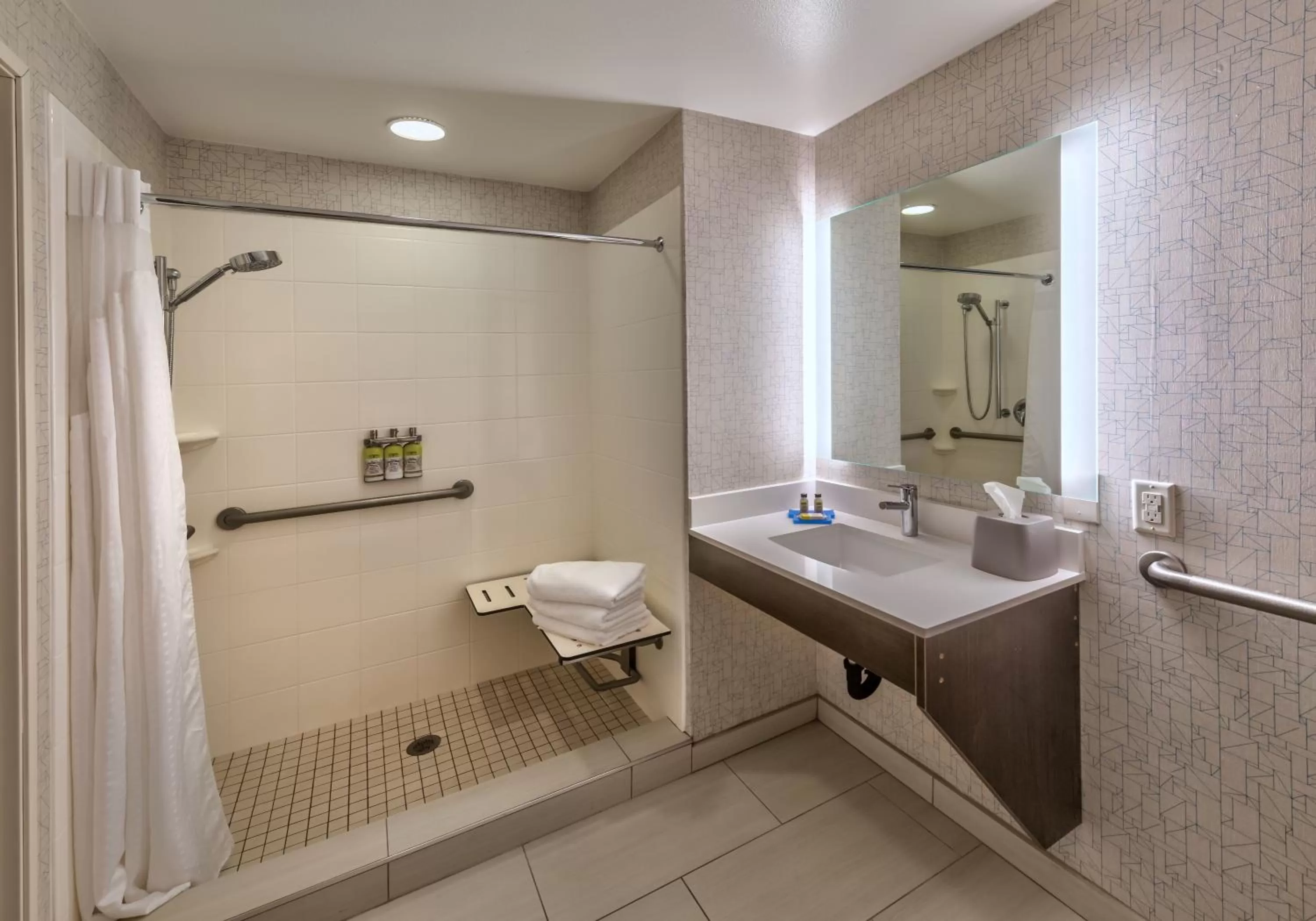 Bathroom in Holiday Inn Express Hotel & Suites Minden by IHG